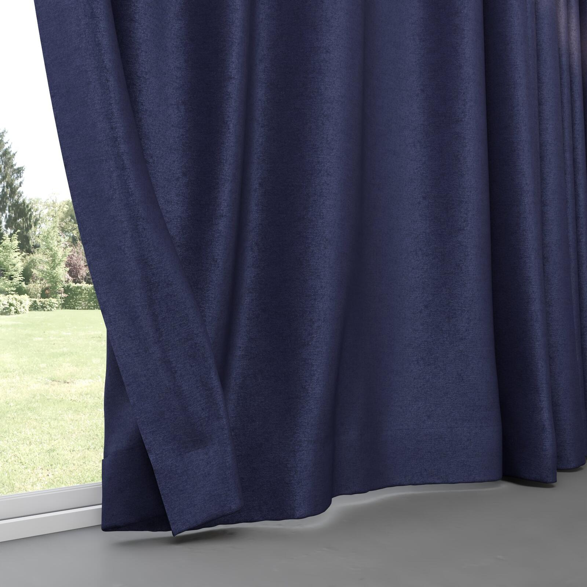 Bottom view of Drama Marine, pinch pleat