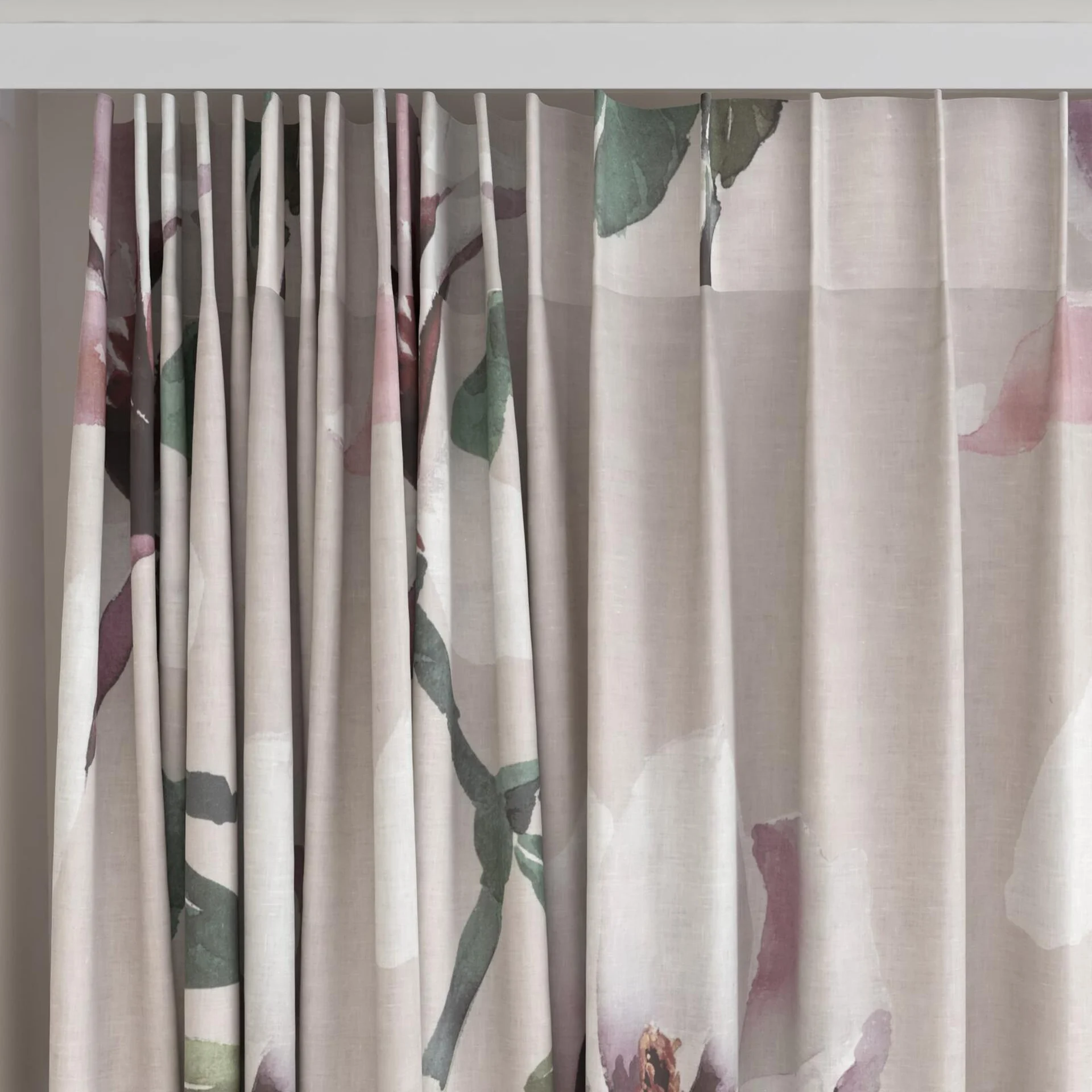 Top view of Magnolia Grandiflora Amethyst, on curtain rail