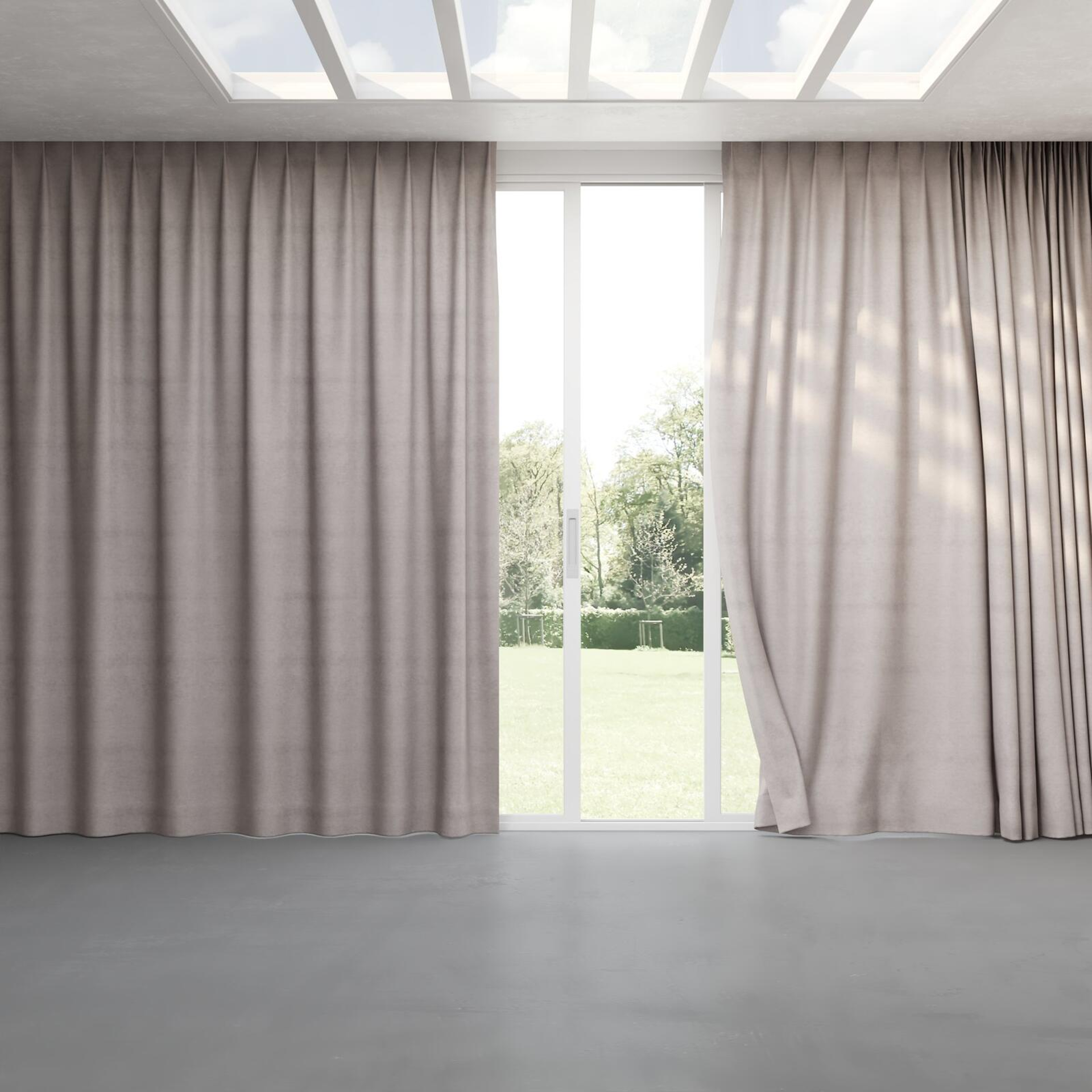 Full view of Baron Silver, pinch pleat