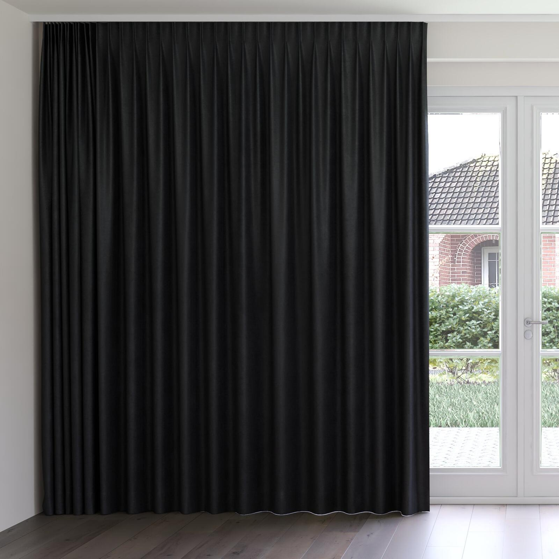 Front view of Hug Onyx, on curtain rail