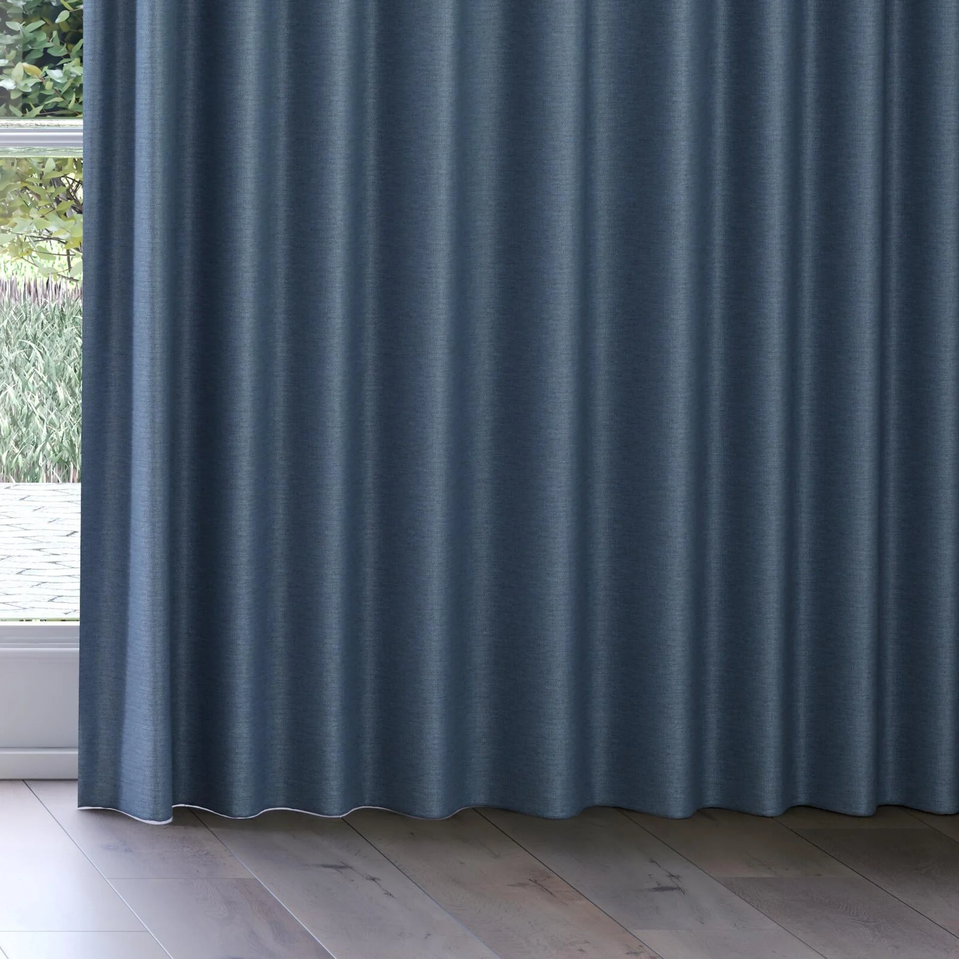 Bottom view of Bravo Limoges, on curtain rail