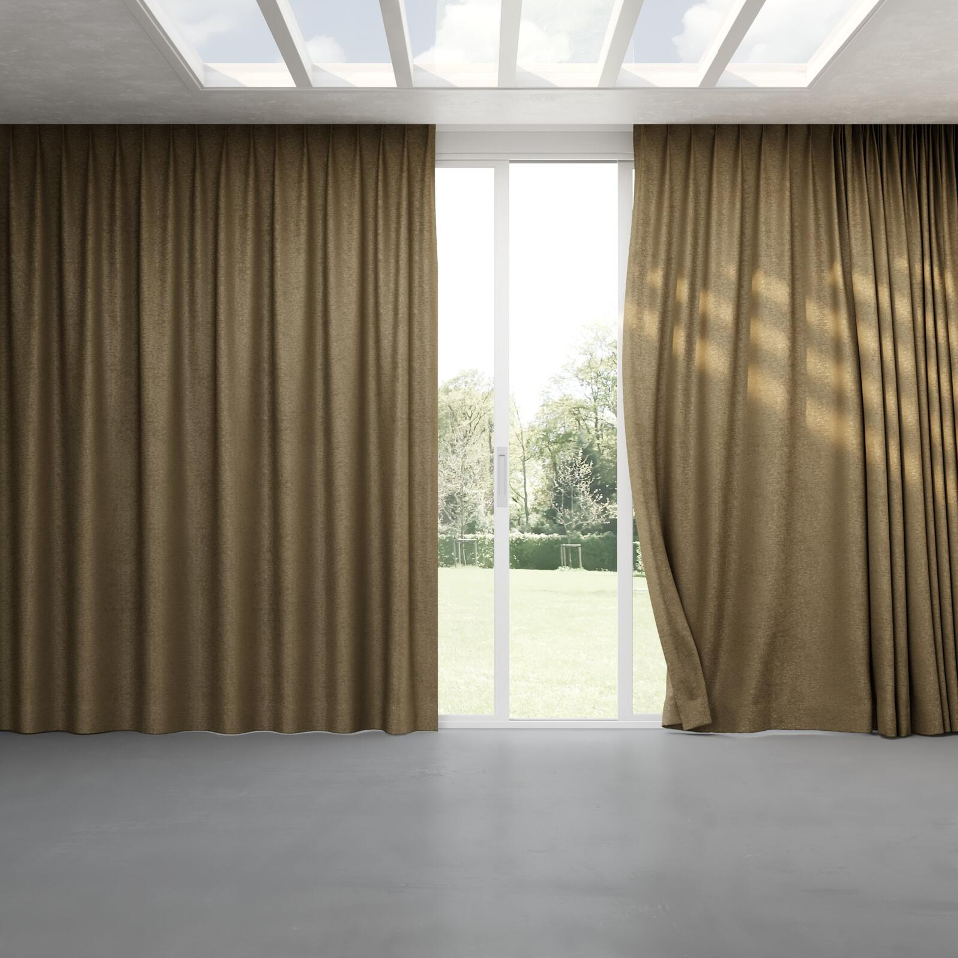 Full view of Lambada Toffee, pinch pleat