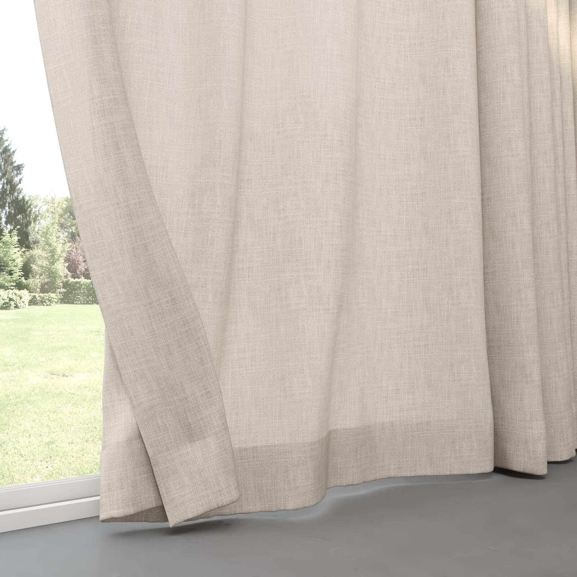 Bottom view of Motion Pure, pinch pleat