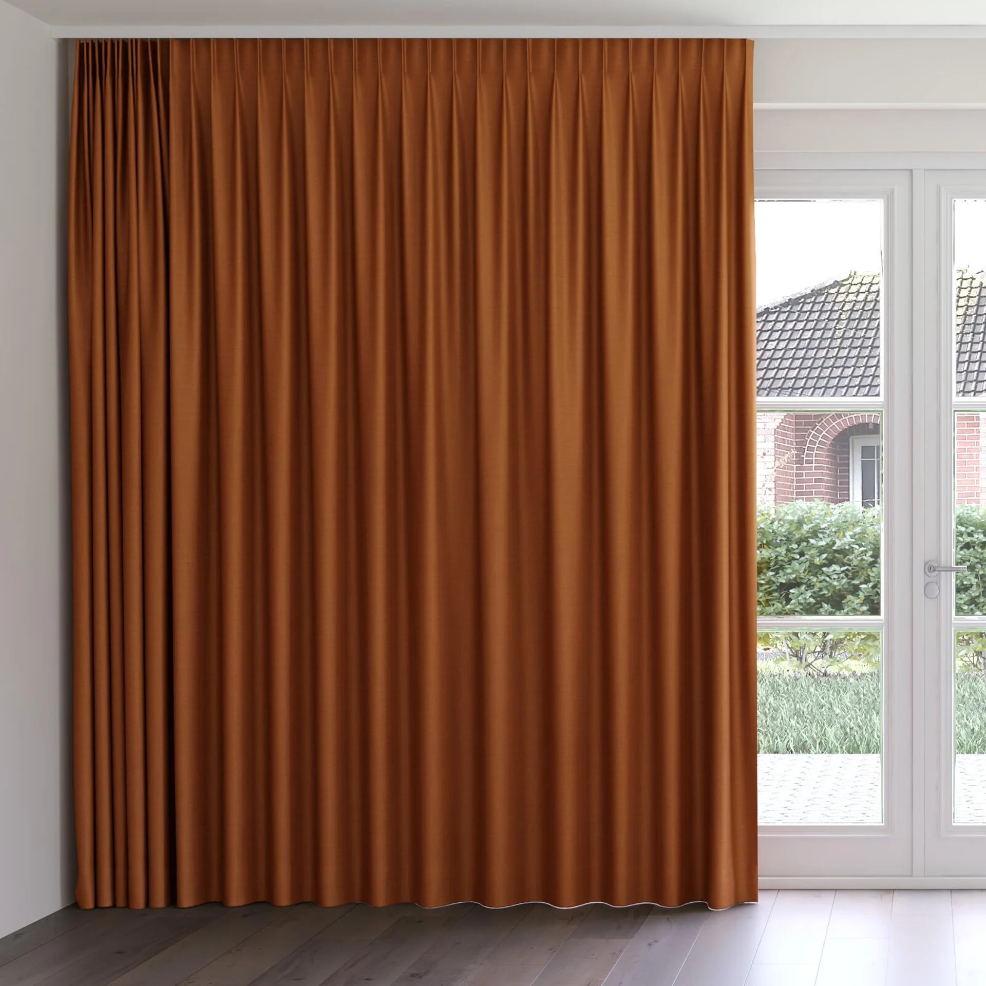 Front view of Linex Ginger, on curtain rail
