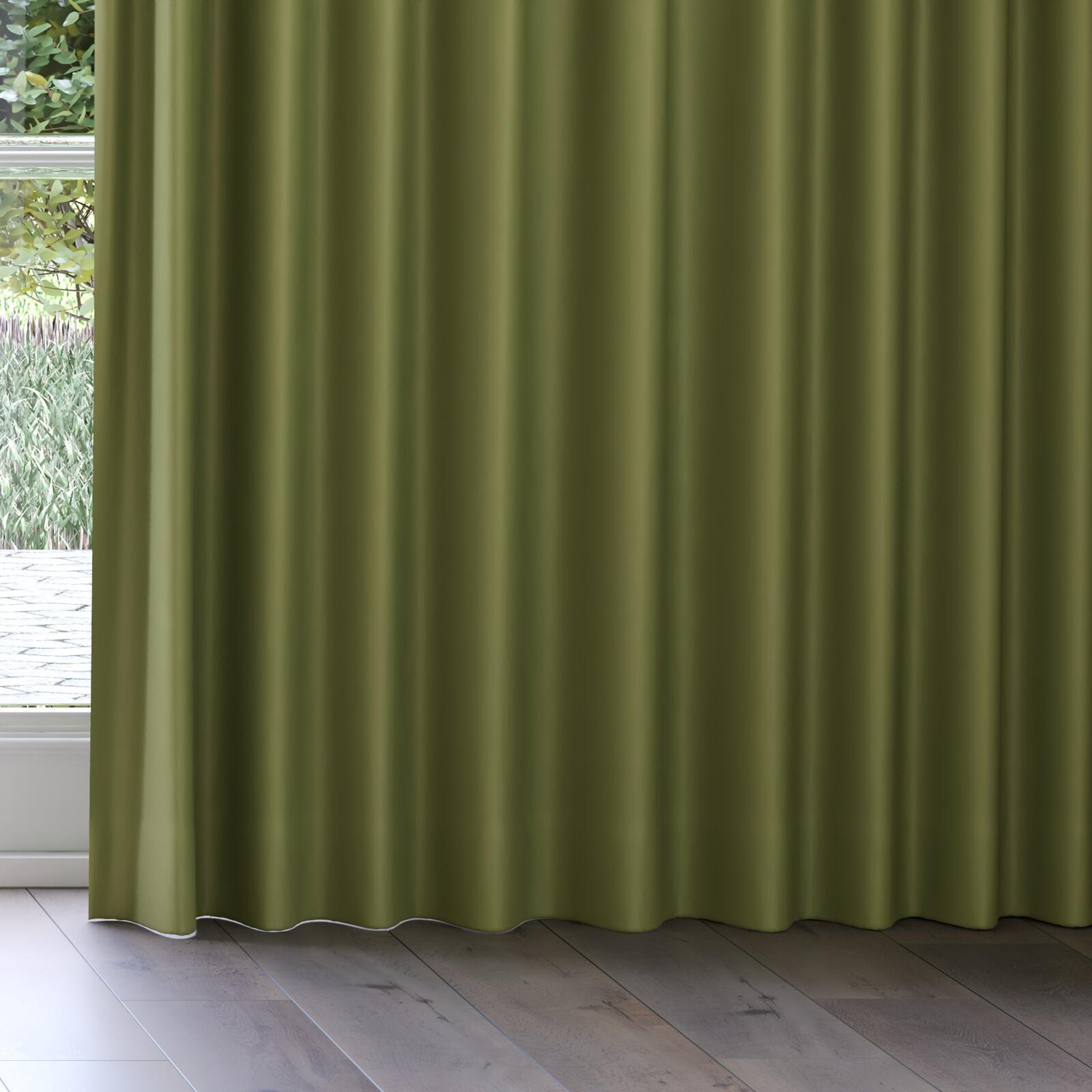 Bottom view of Blockbuster Pesto, on curtain rail