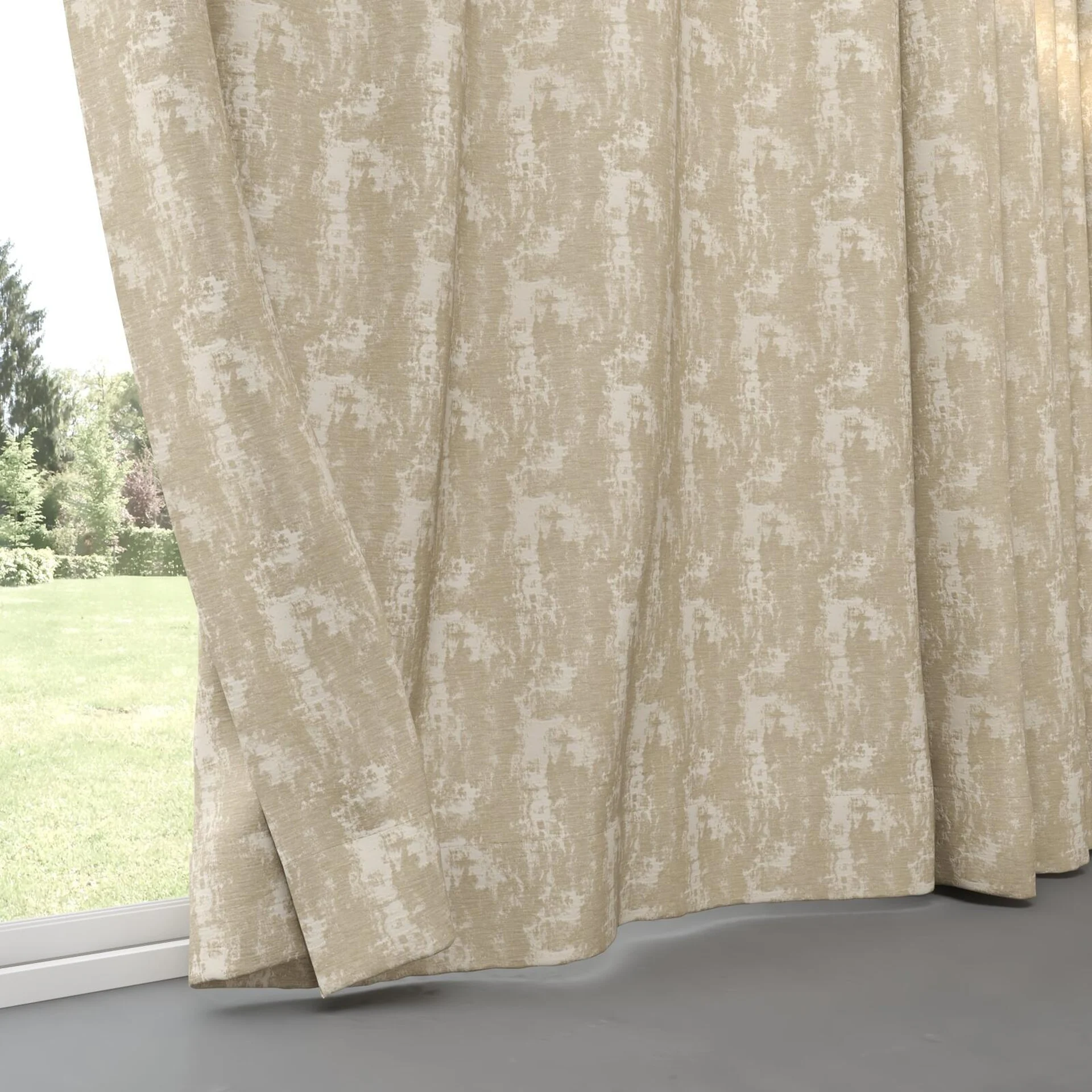 Bottom view of Innovation Oyster, pinch pleat