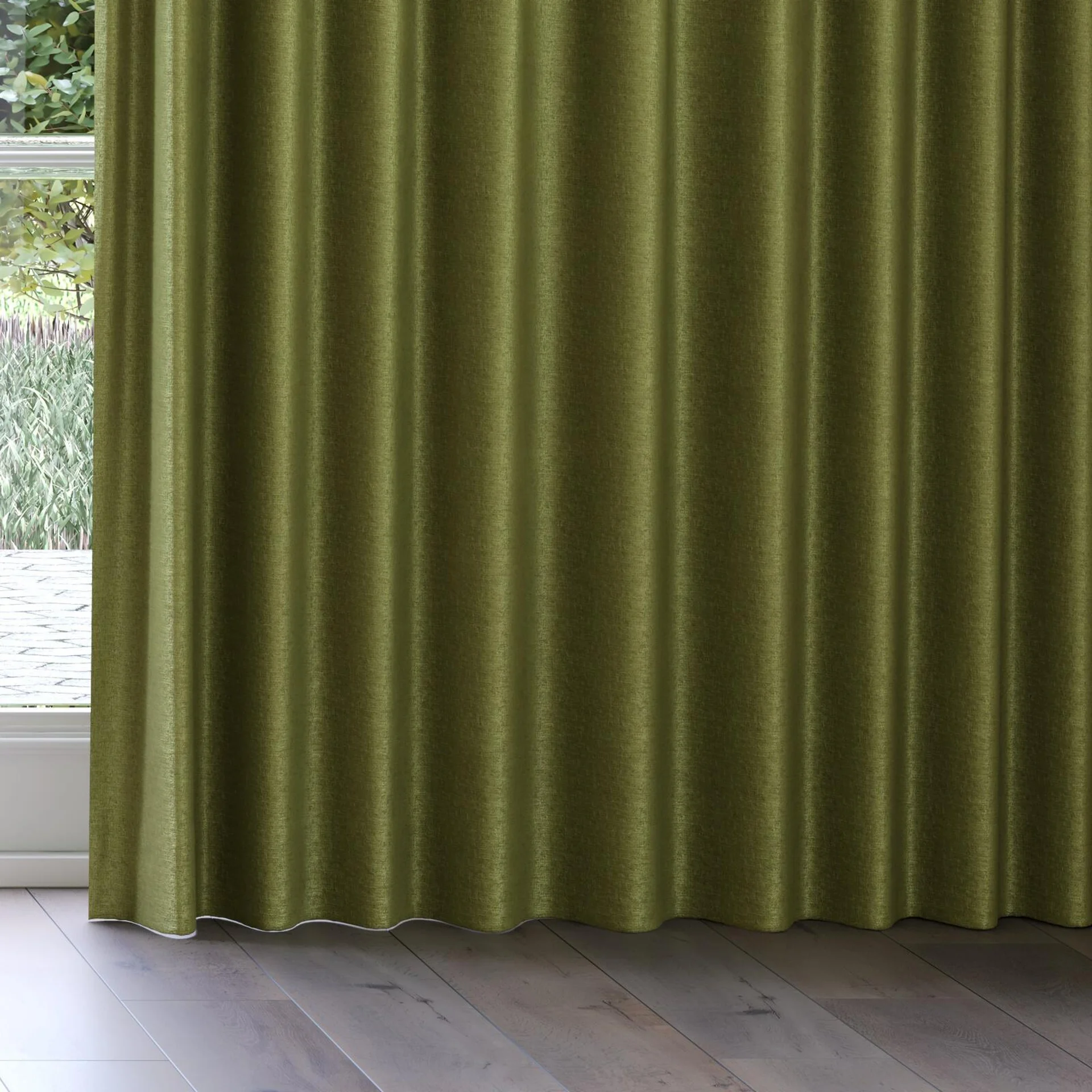 Bottom view of Monsieur Hunter, on curtain rail