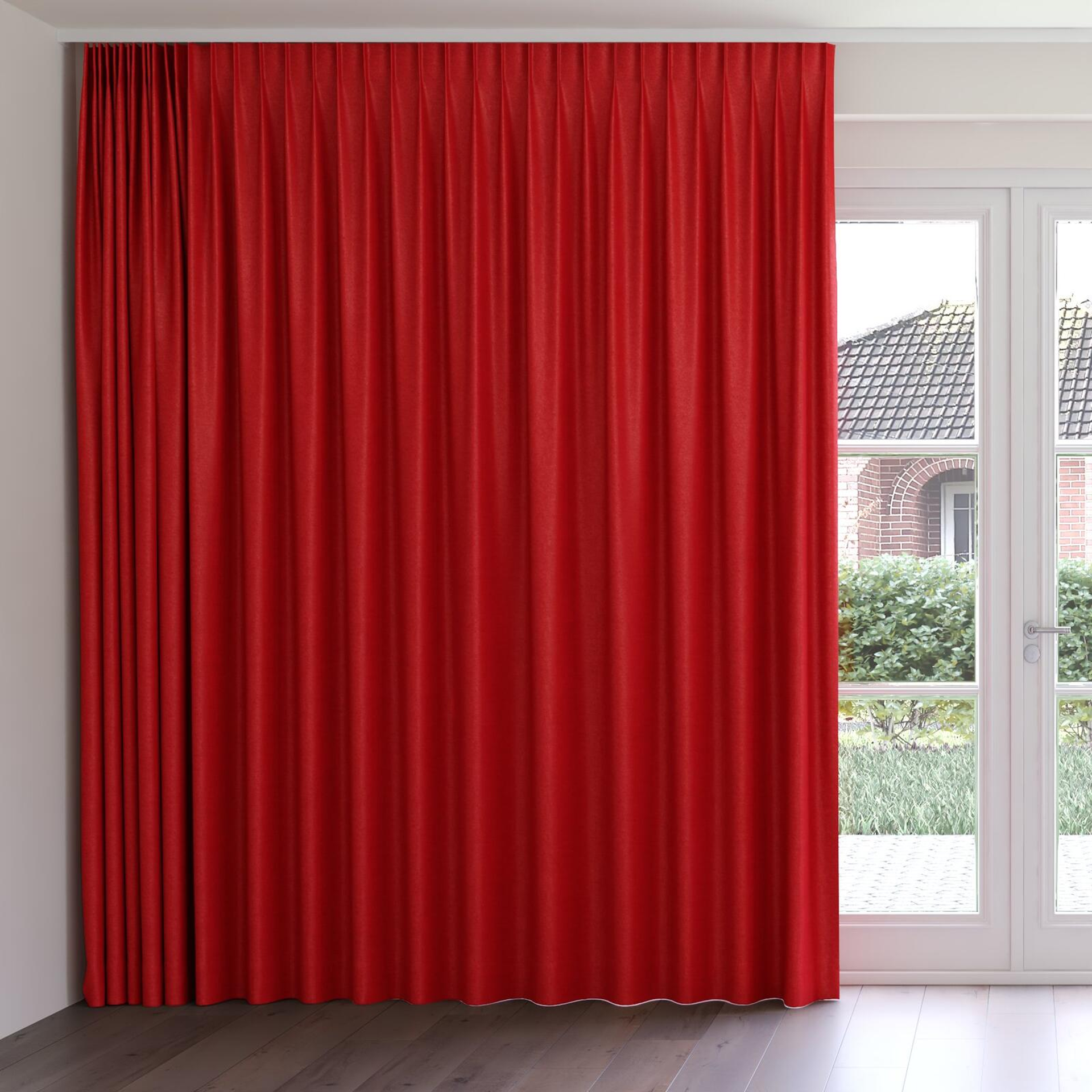 Front view of Drama Poppy, on curtain rail