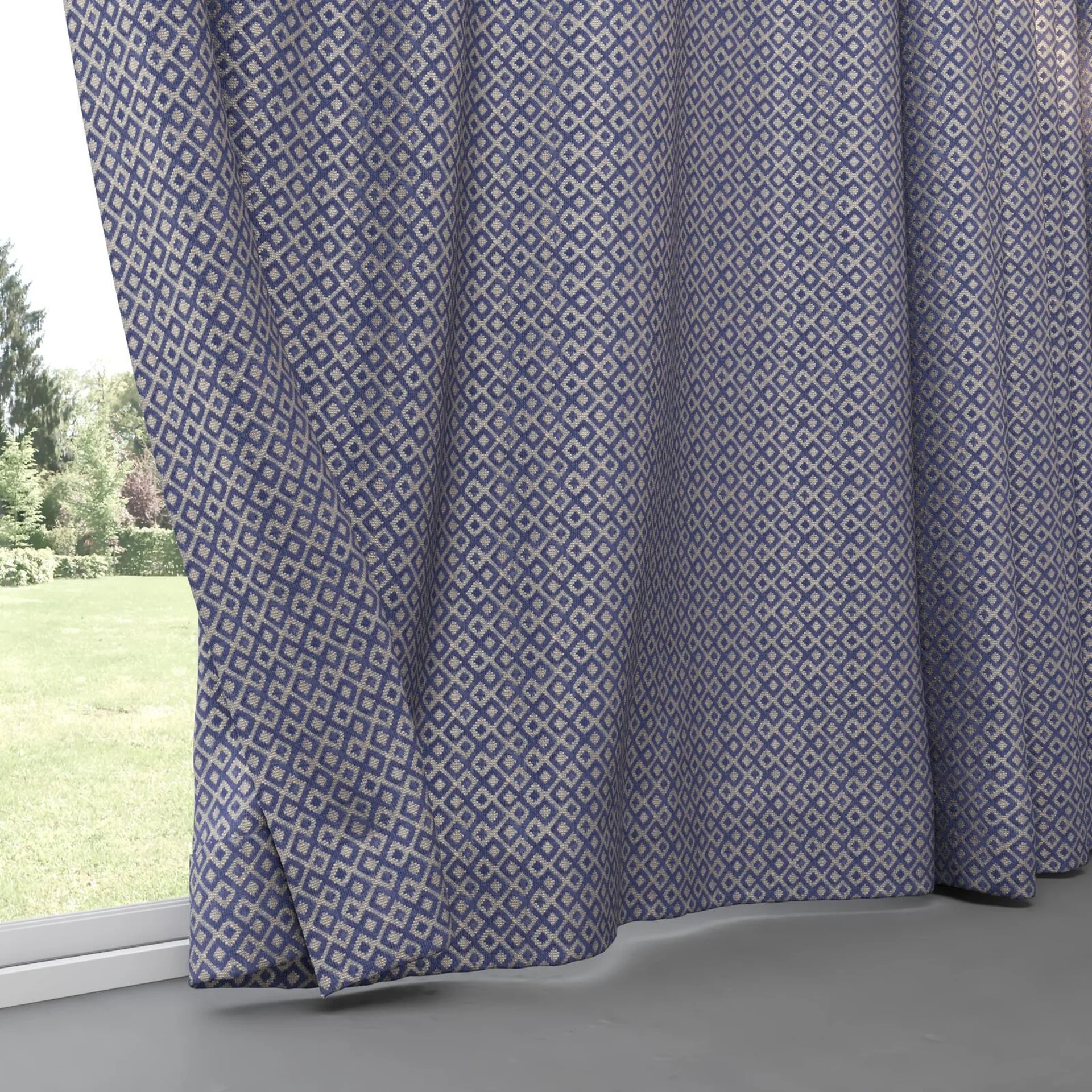 Bottom view of Daytona Denim, pinch pleat