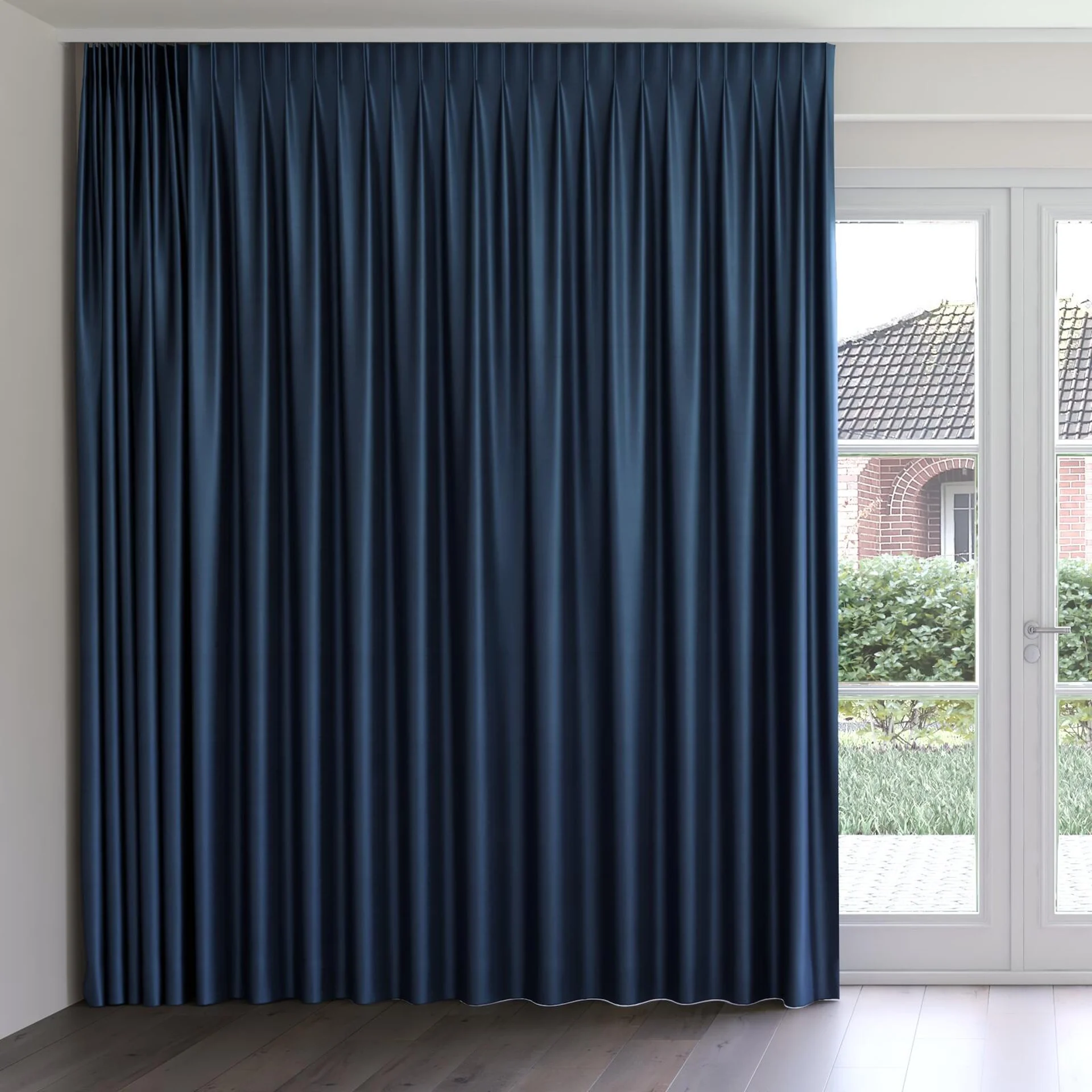 Front view of Mont Blanc Captain, on curtain rail