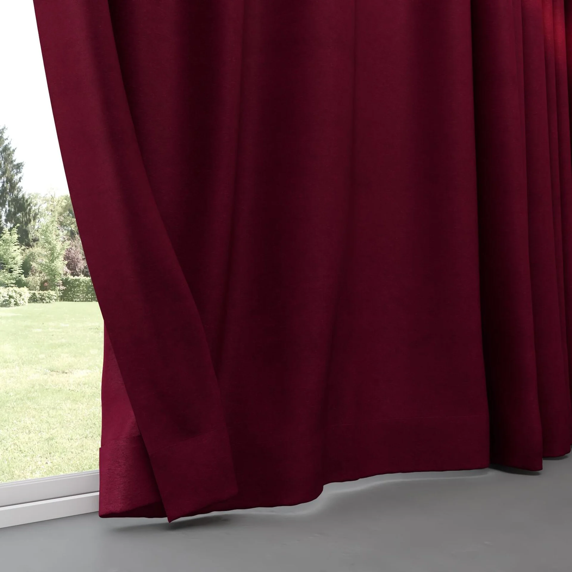 Bottom view of Baron Passion, pinch pleat