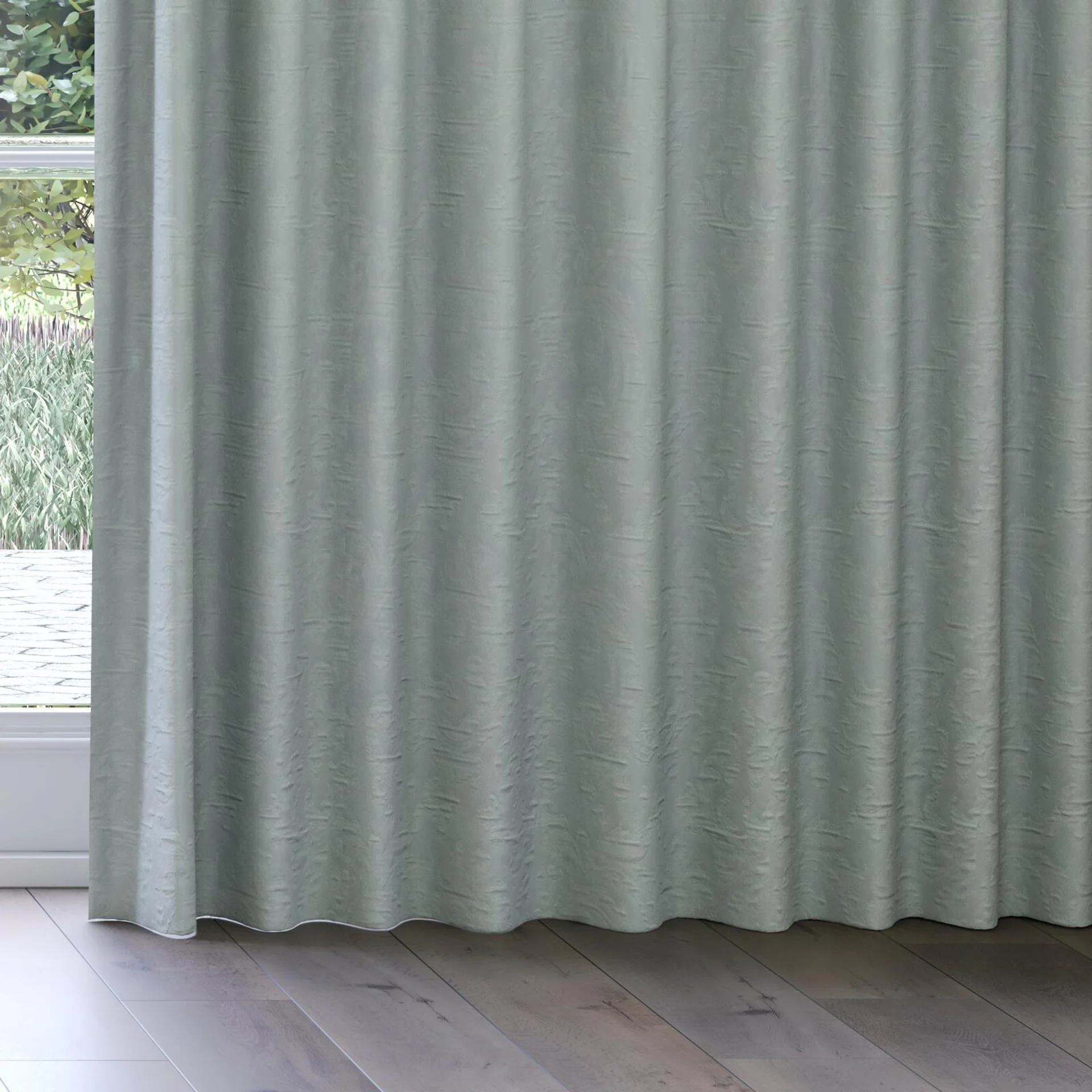 Bottom view of Juleste Niagara, on curtain rail