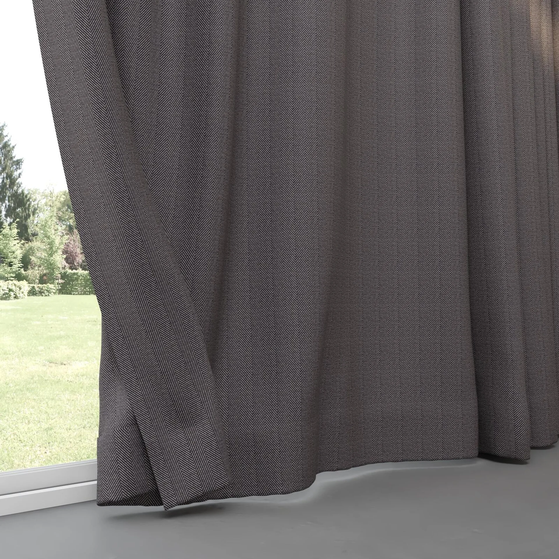 Bottom view of Trailblazer Steel, pinch pleat