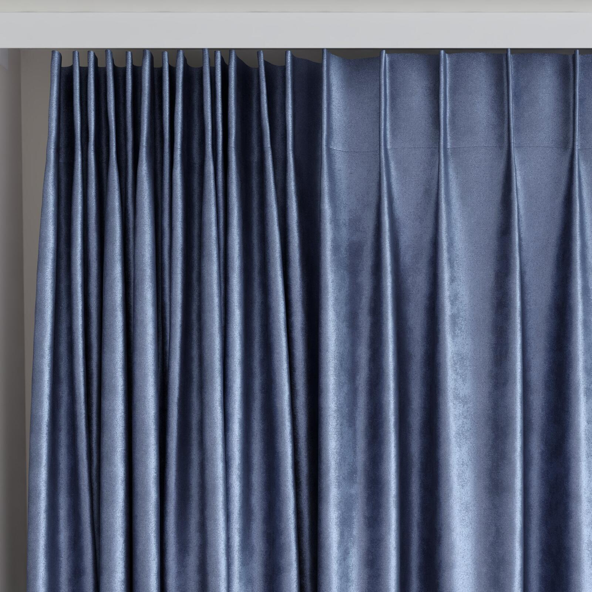 Top view of Fizz Night, on curtain rail