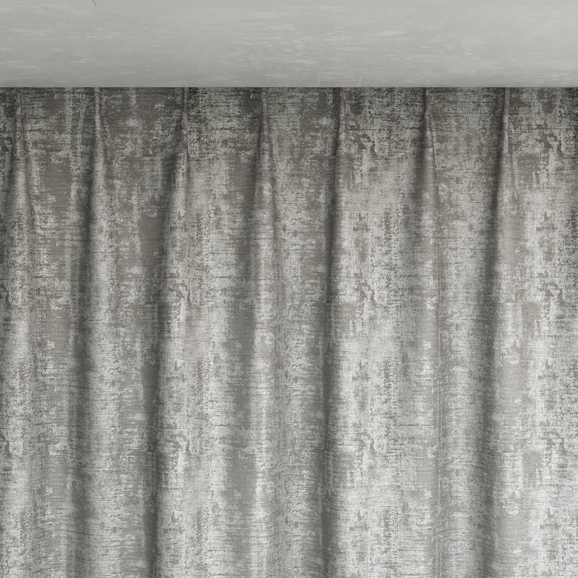 Top view of Member Iron, pinch pleat