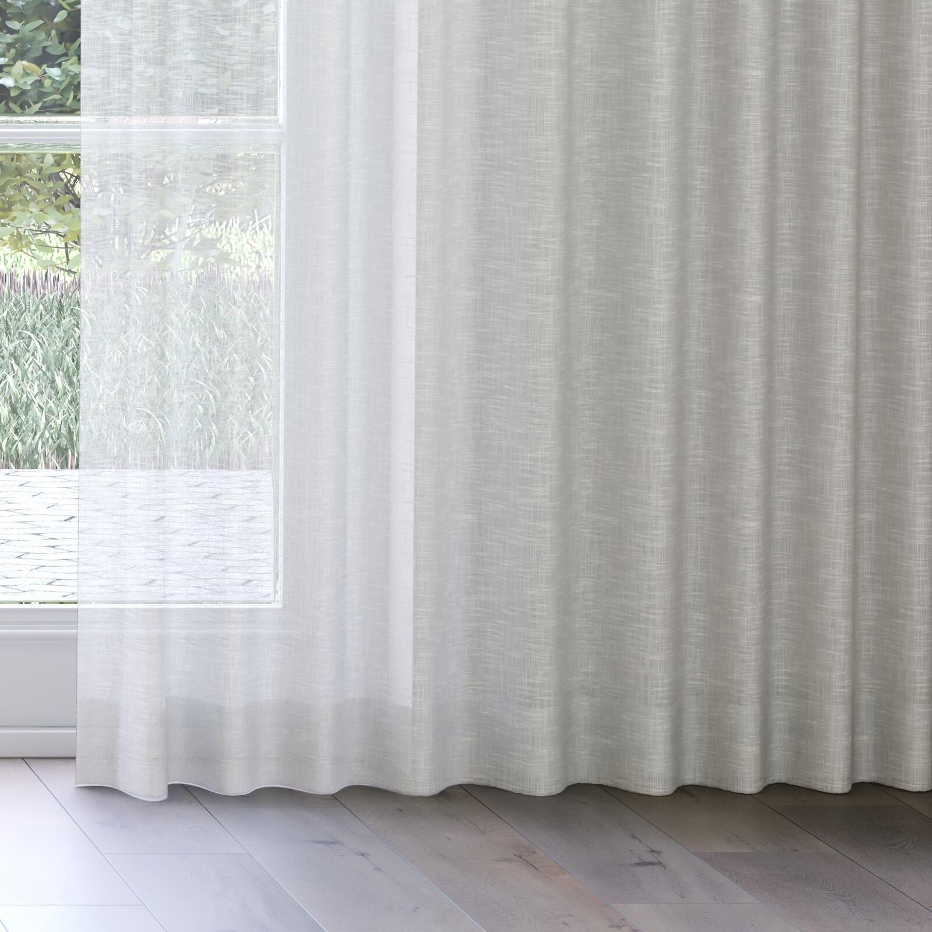 Bottom view of Savina Fog, on curtain rail