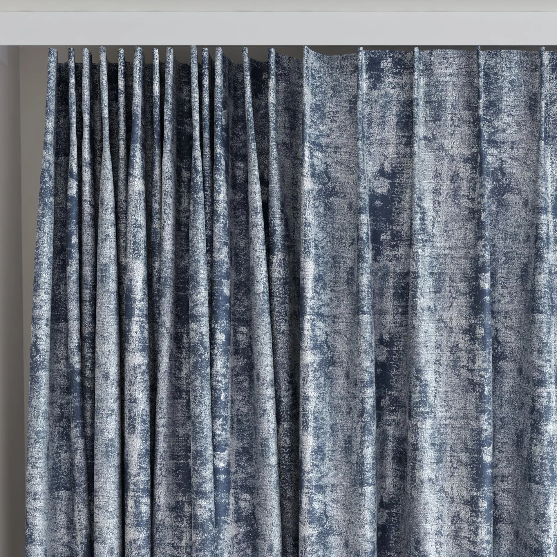 Top view of Member Sapphire, on curtain rail
