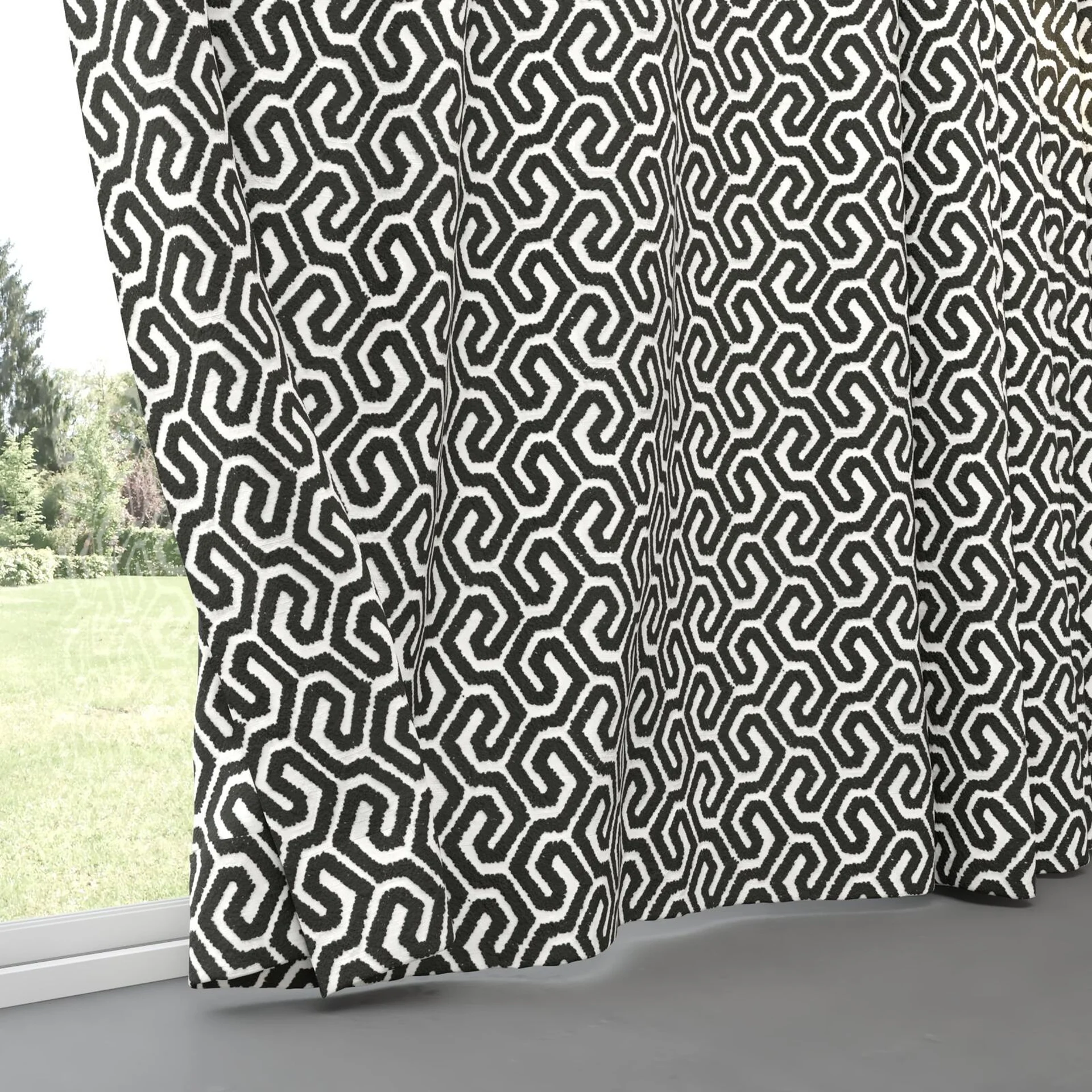 Bottom view of Comdeca Liquorice, pinch pleat