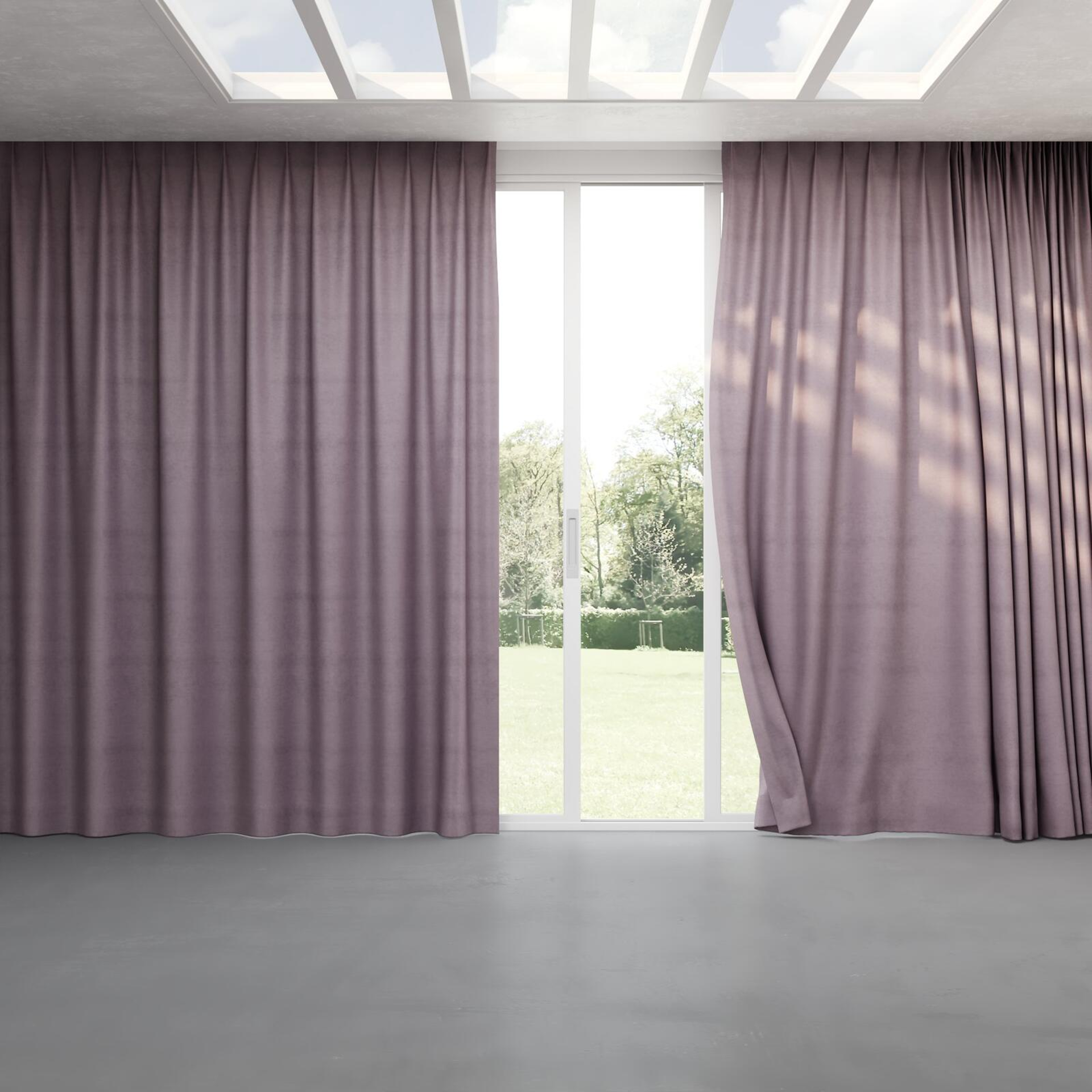 Full view of Baron Parma, pinch pleat