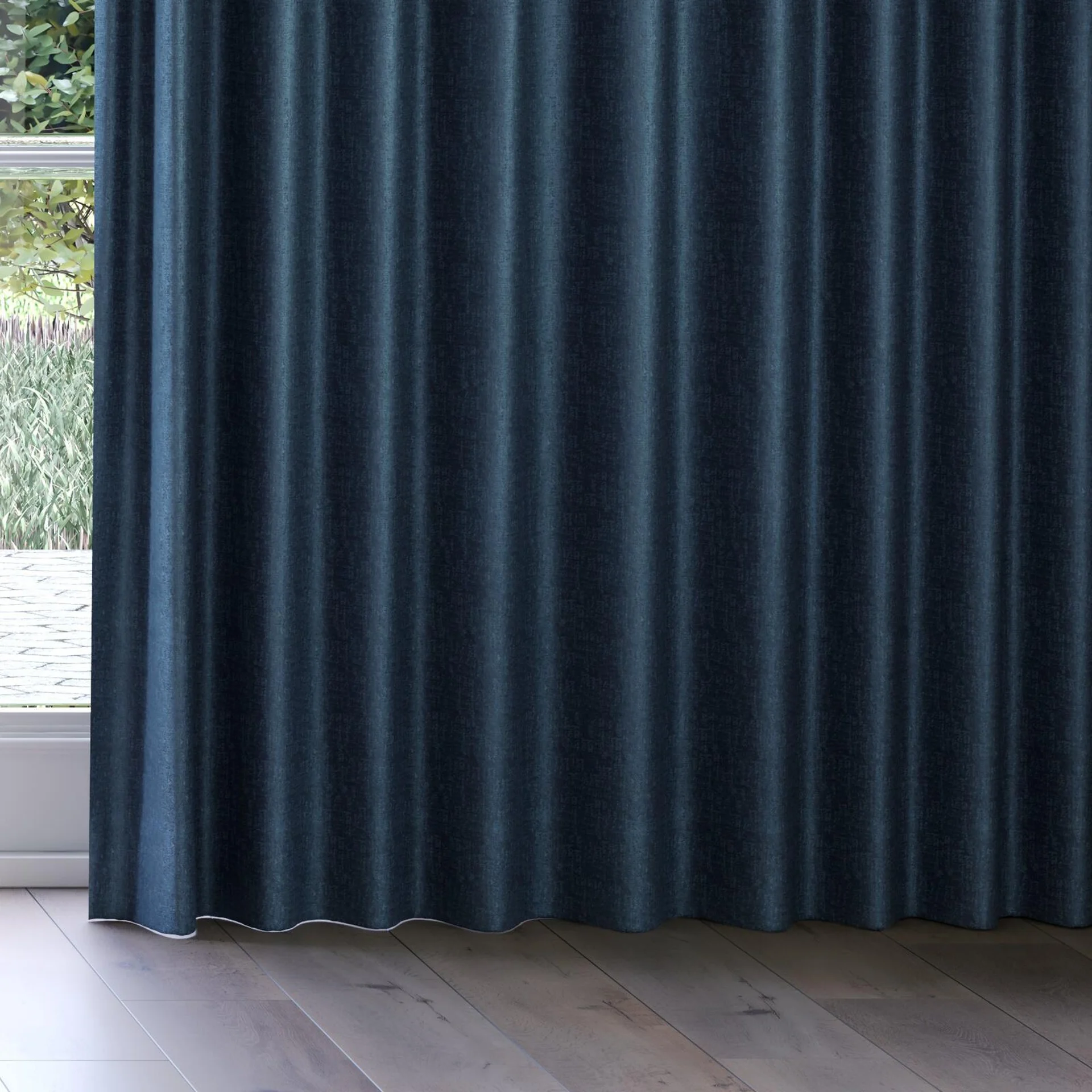 Bottom view of Hug Hydro, on curtain rail