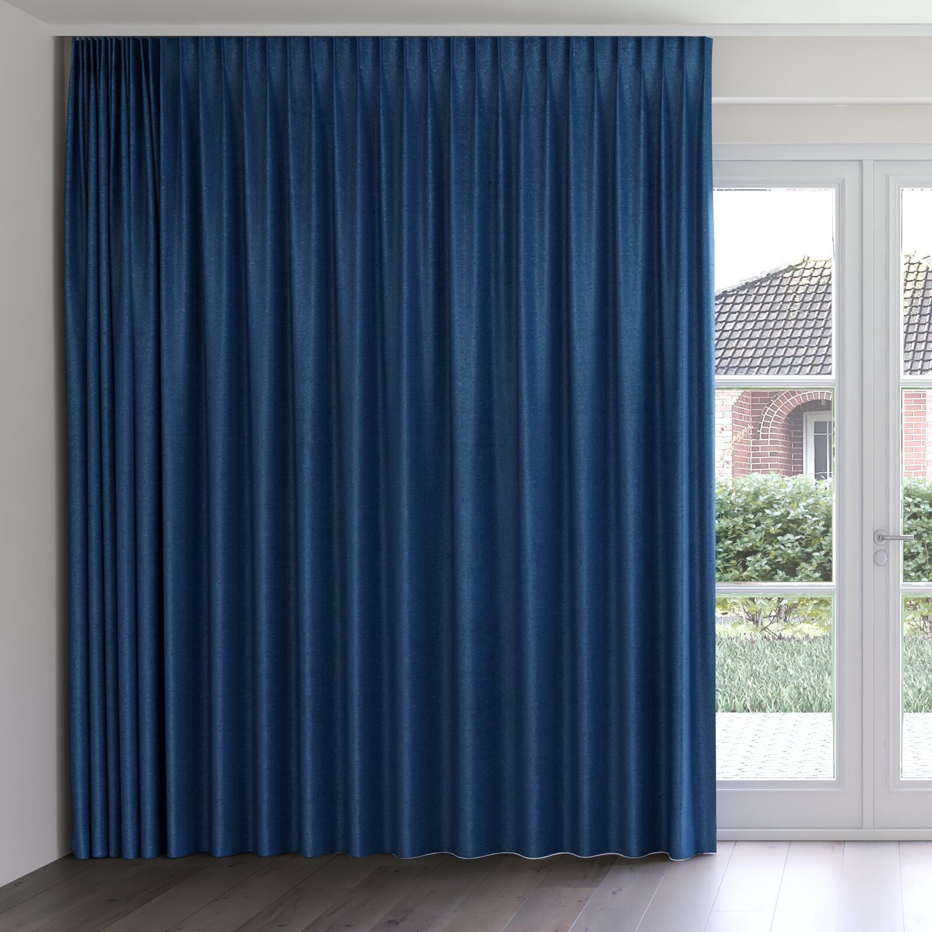 Front view of Lambada Stellar, on curtain rail