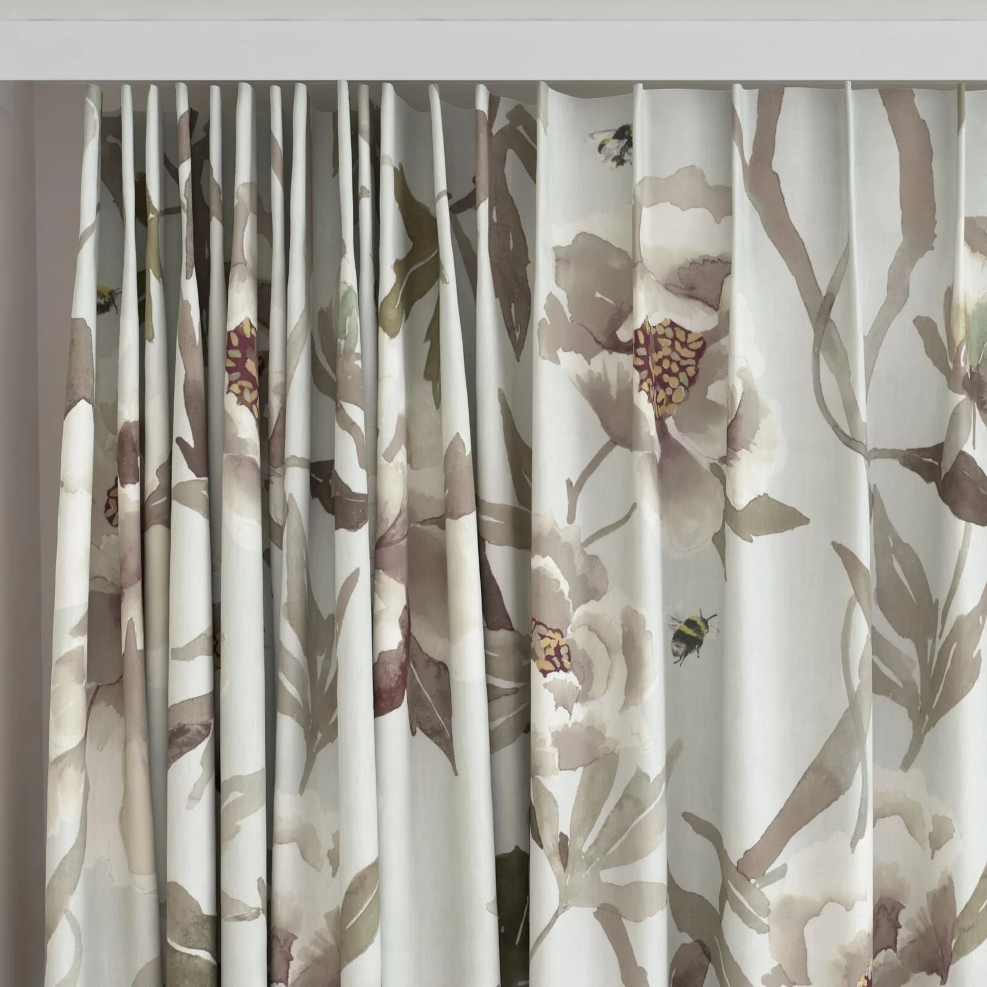 Top view of Peonia Duckegg, on curtain rail