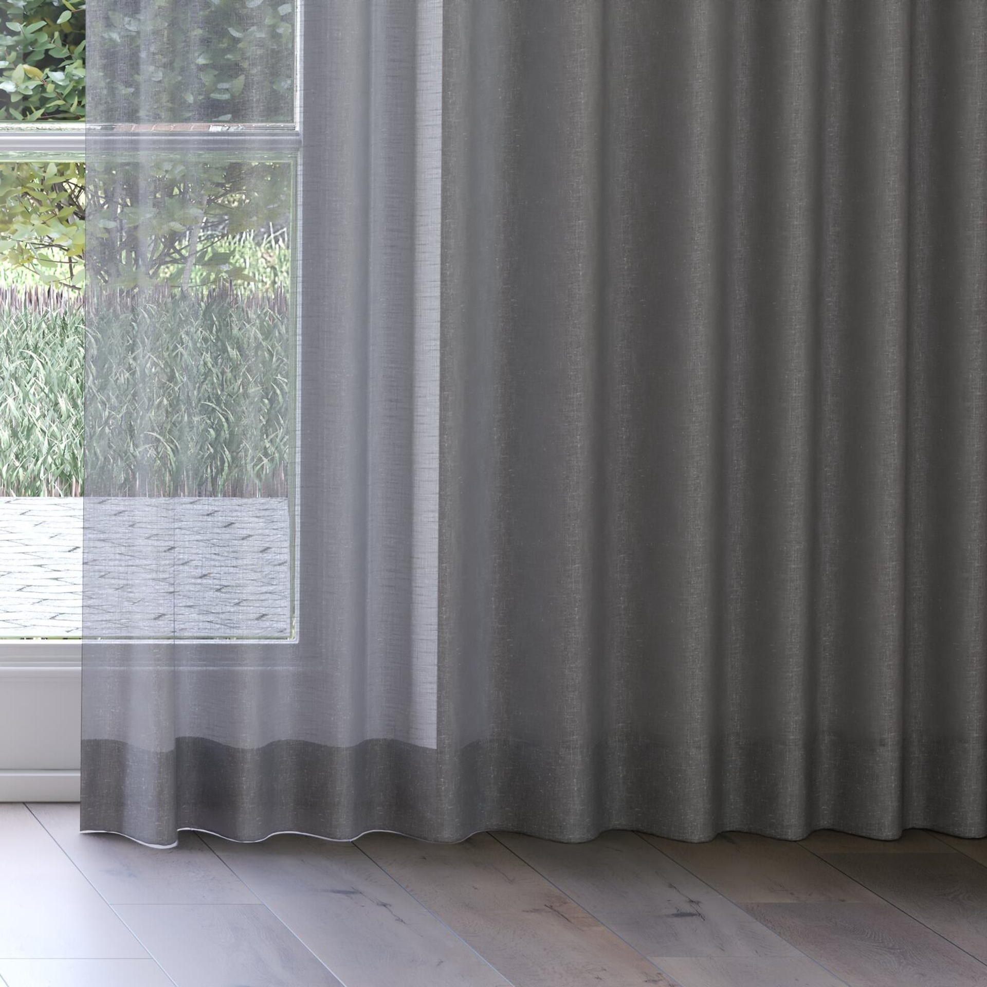 Bottom view of Uno Shadow, on curtain rail