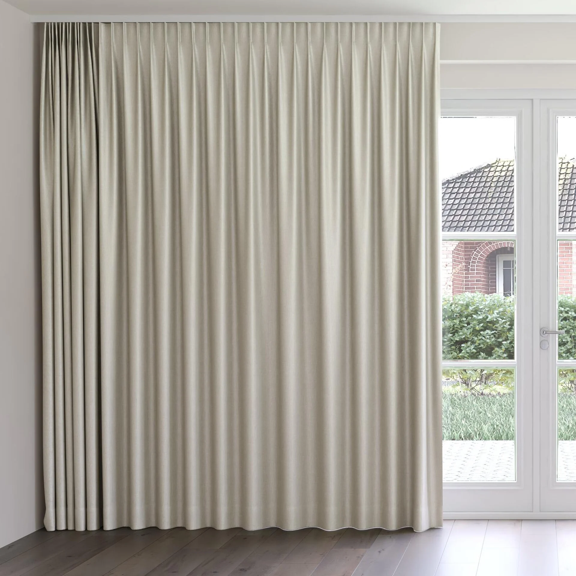 Front view of Leonardo Sand, on curtain rail