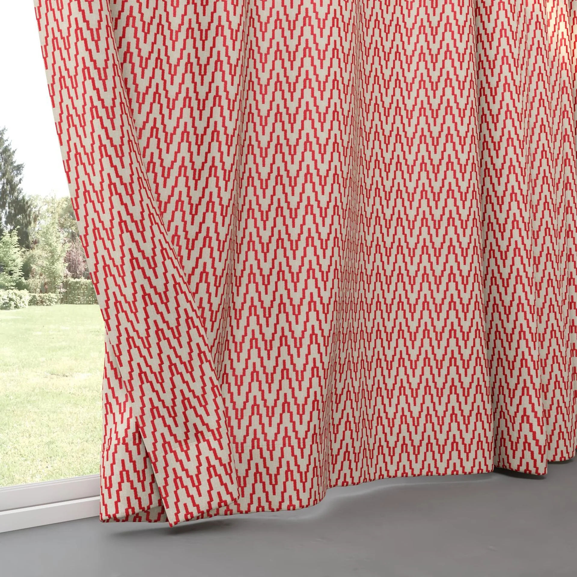 Bottom view of Running Poppy, pinch pleat