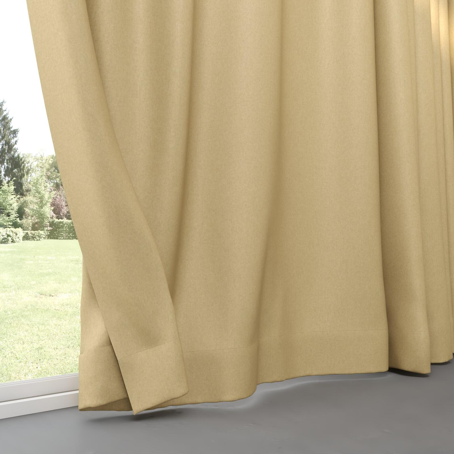 Bottom view of Woolly/Woolen Straw, pinch pleat