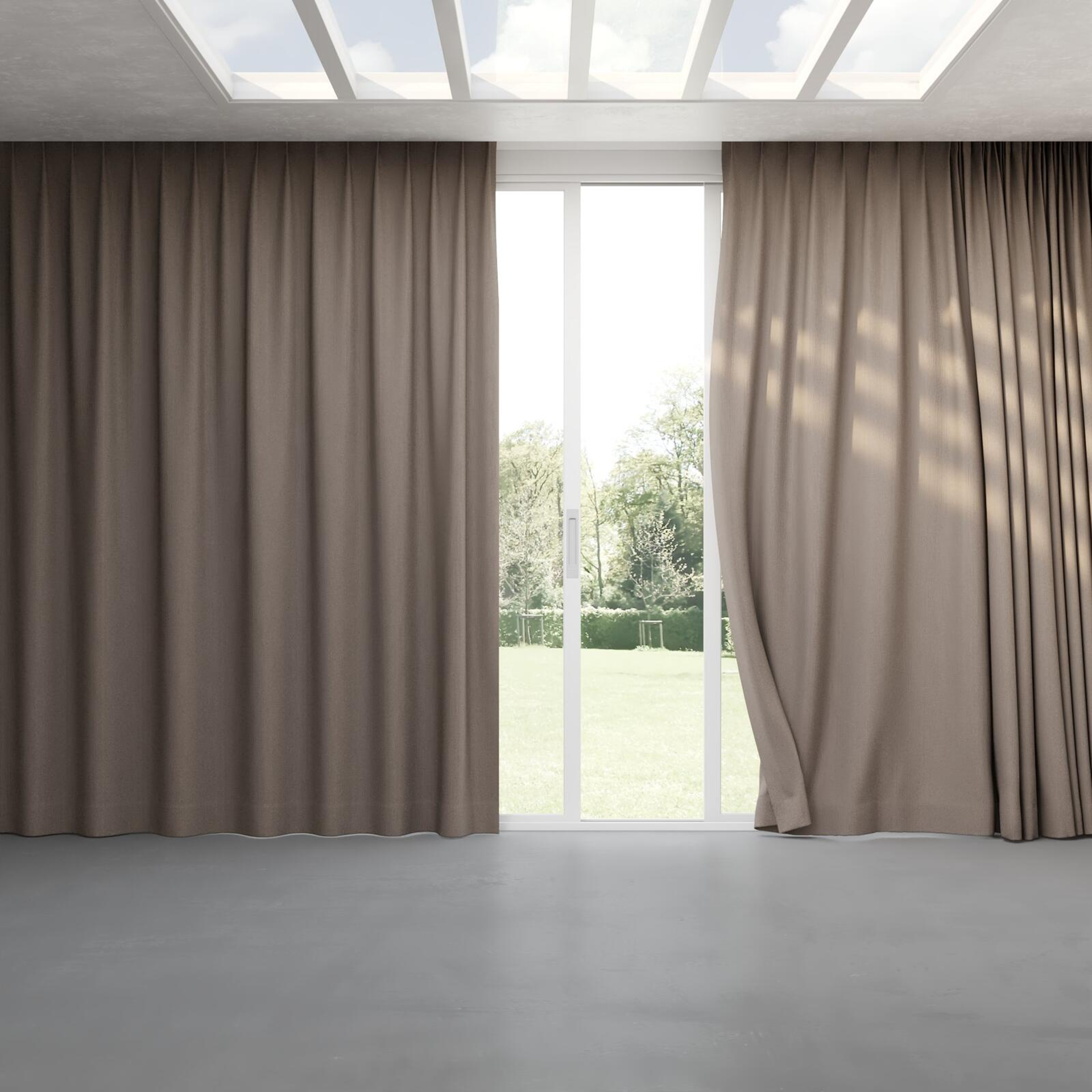 Full view of Northstar Oyster, pinch pleat