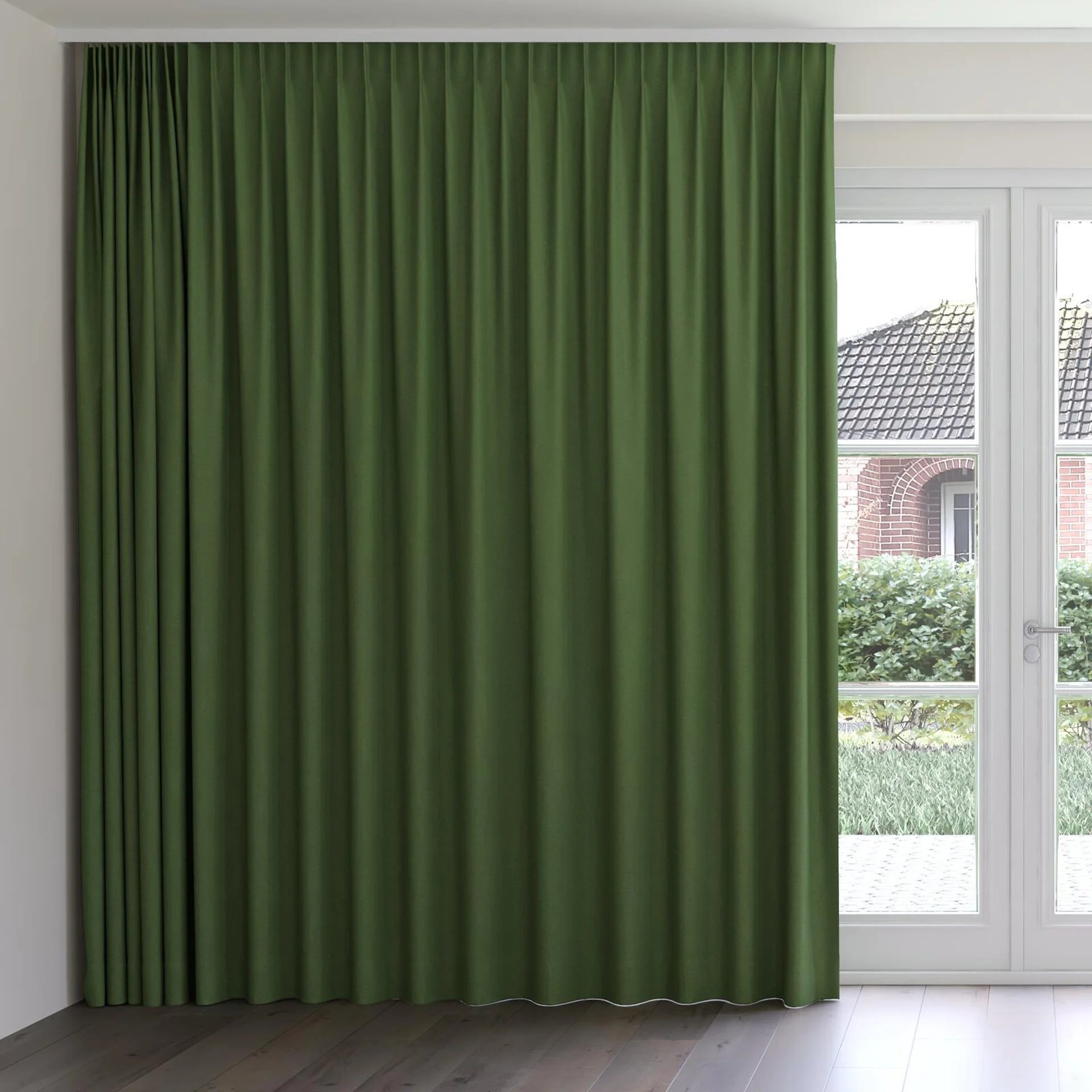 Front view of Coverlet Oasis, on curtain rail