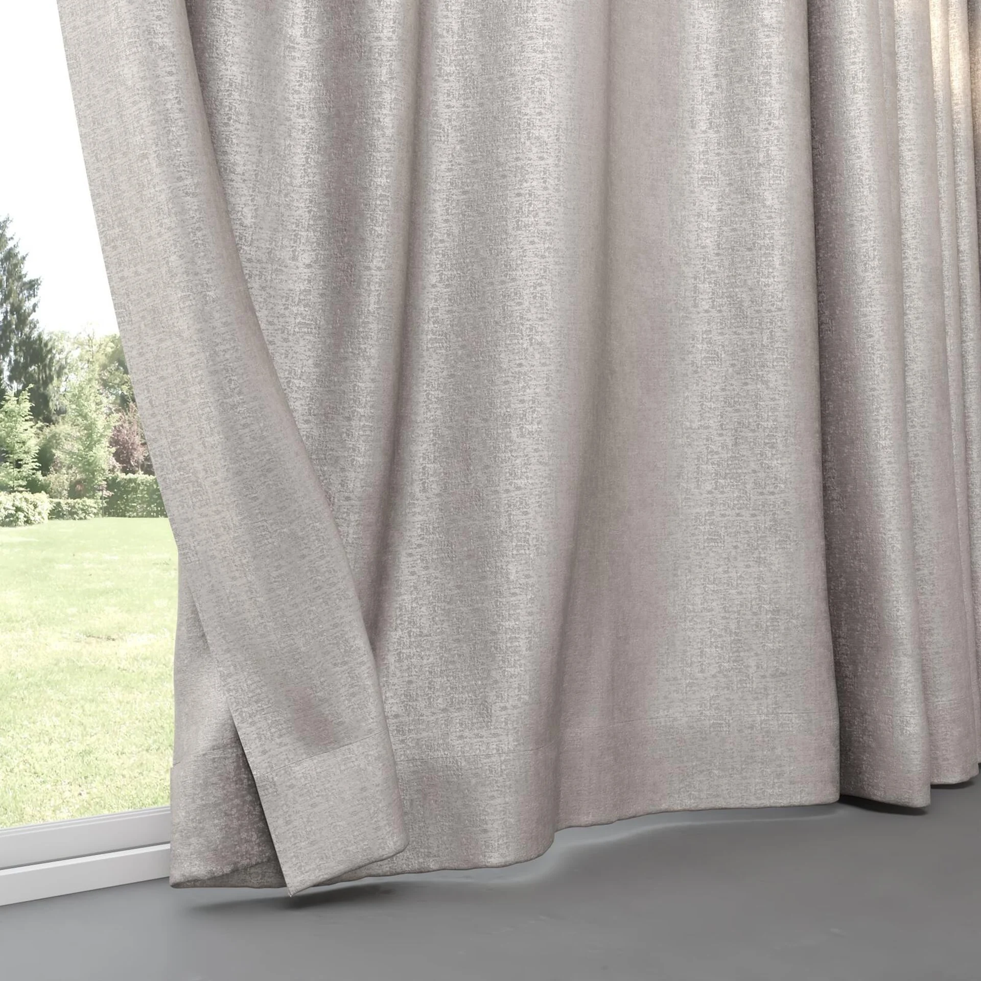Bottom view of Hug Silver, pinch pleat