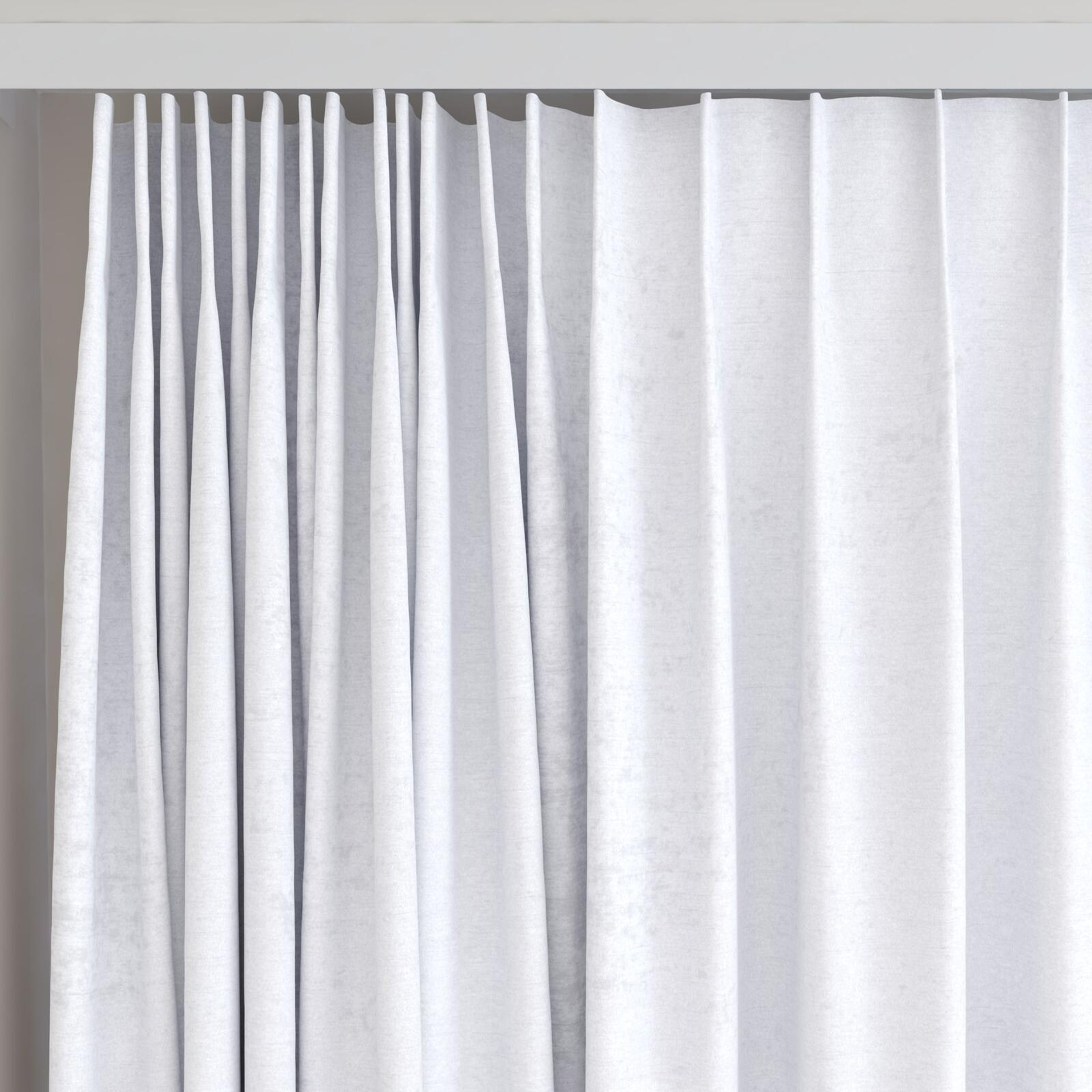 Top view of Lambada Snow, on curtain rail
