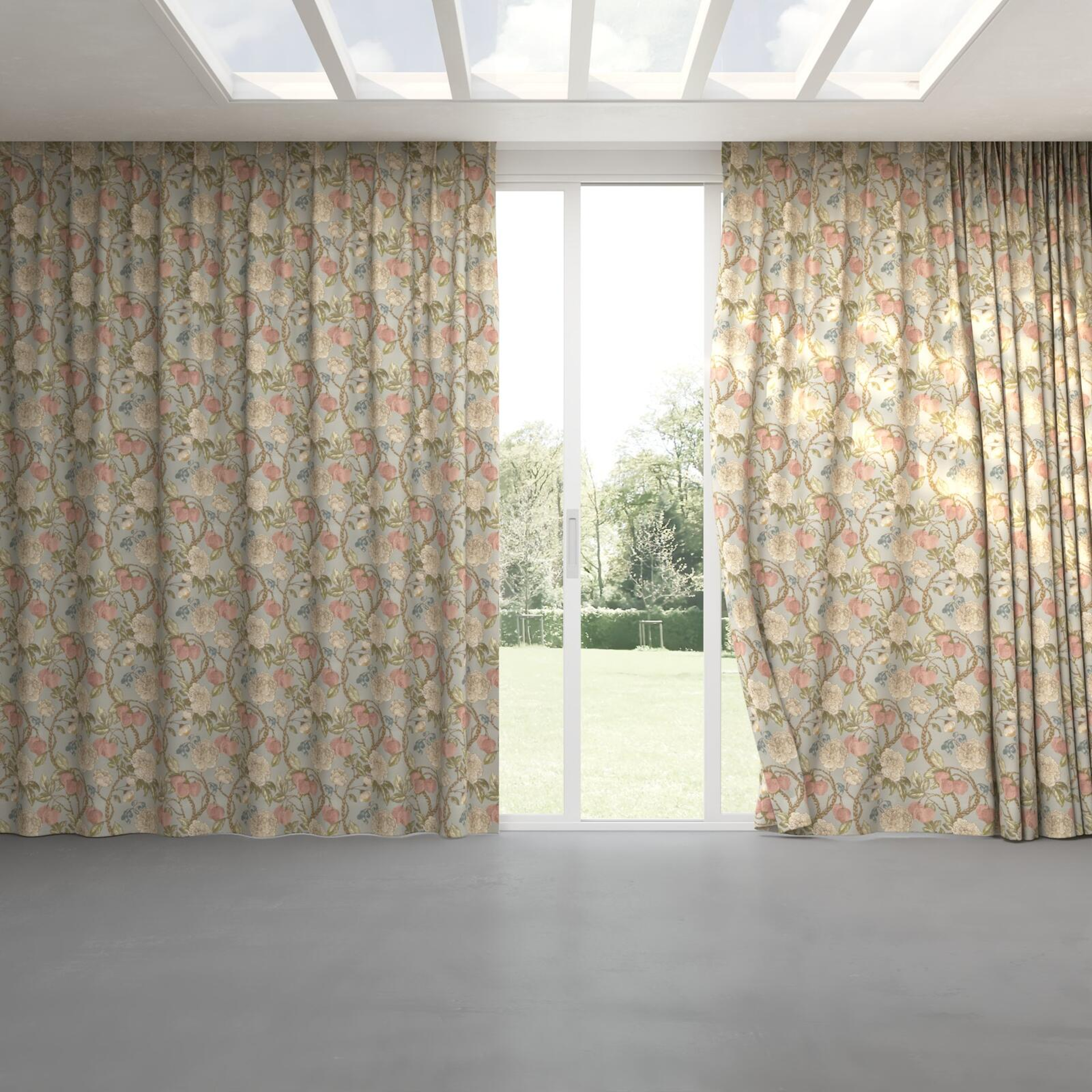 Full view of Valencia Spring, pinch pleat
