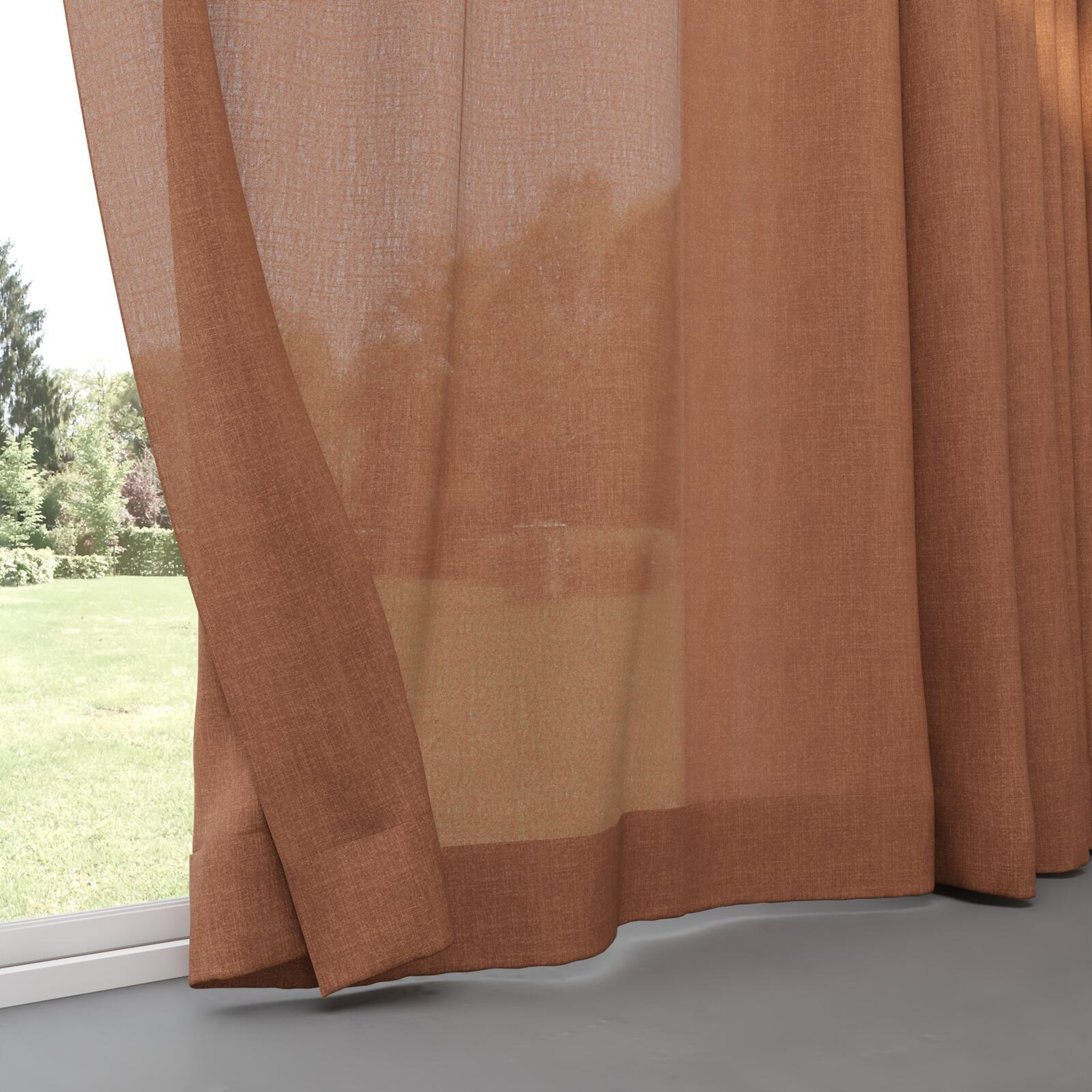 Bottom view of Motion Spice, pinch pleat