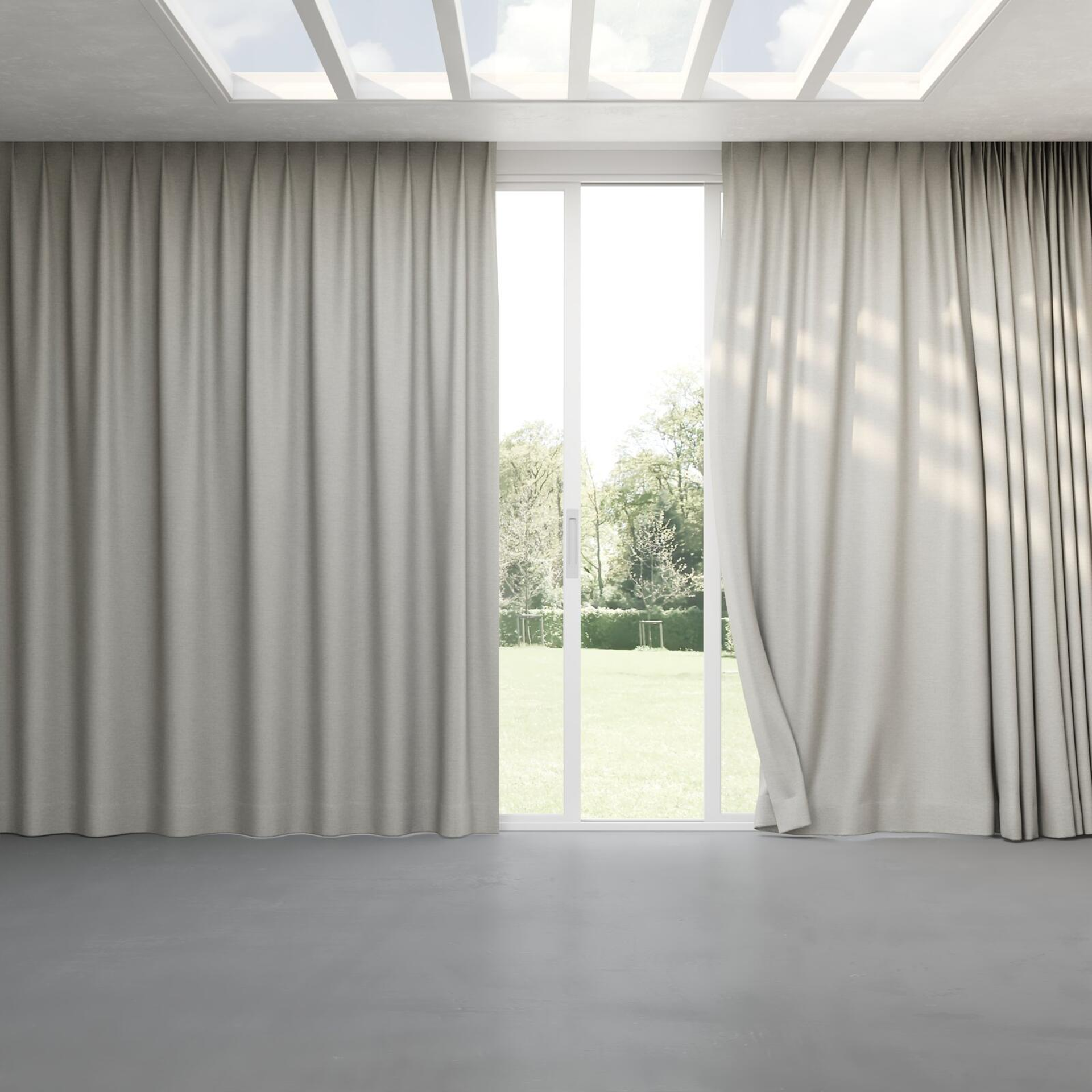 Full view of Bravo Feather, pinch pleat