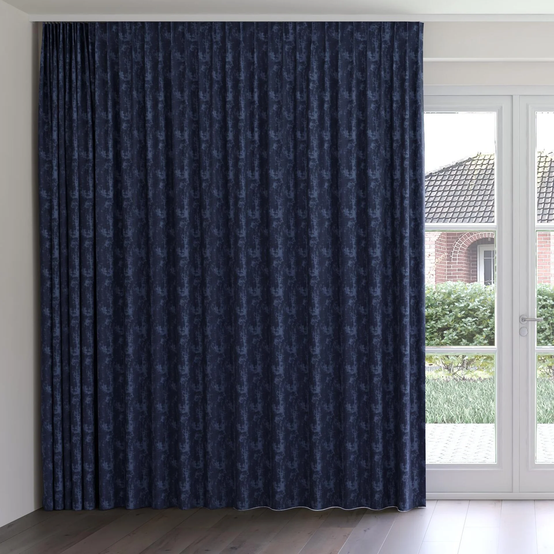 Front view of Innovation Ocean, on curtain rail