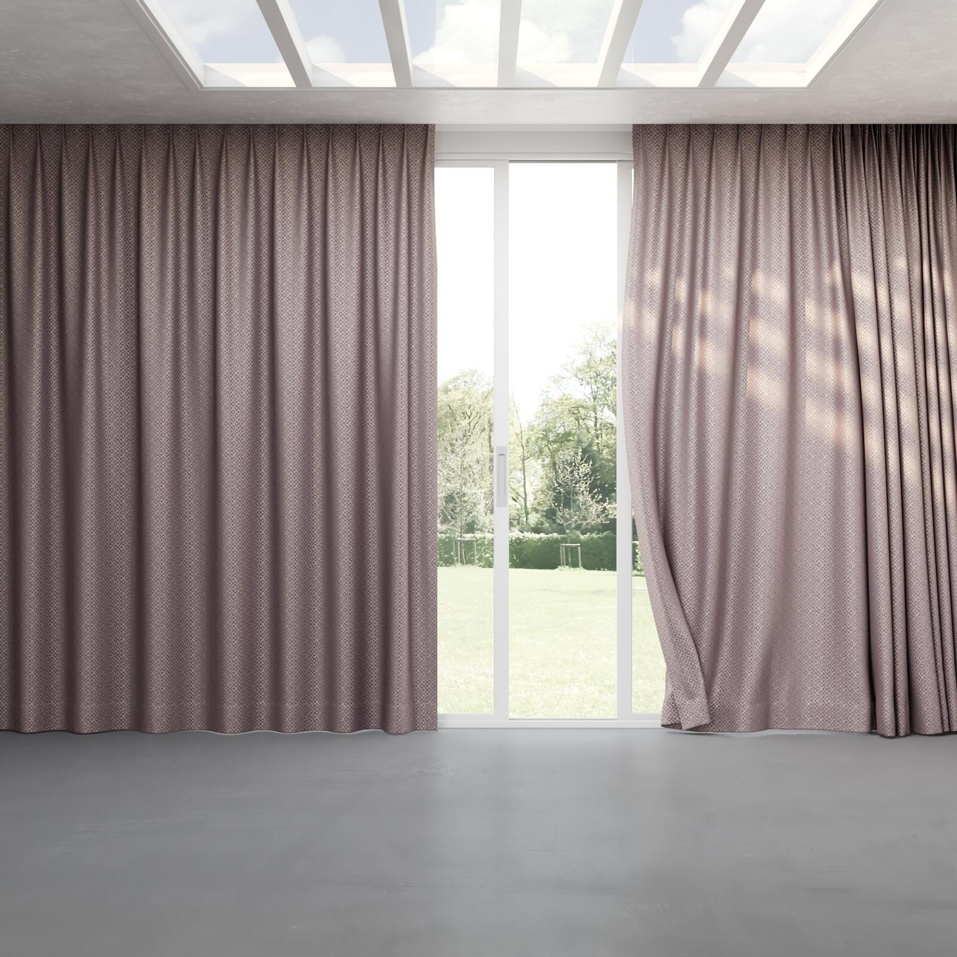 Full view of Daytona Grape, pinch pleat