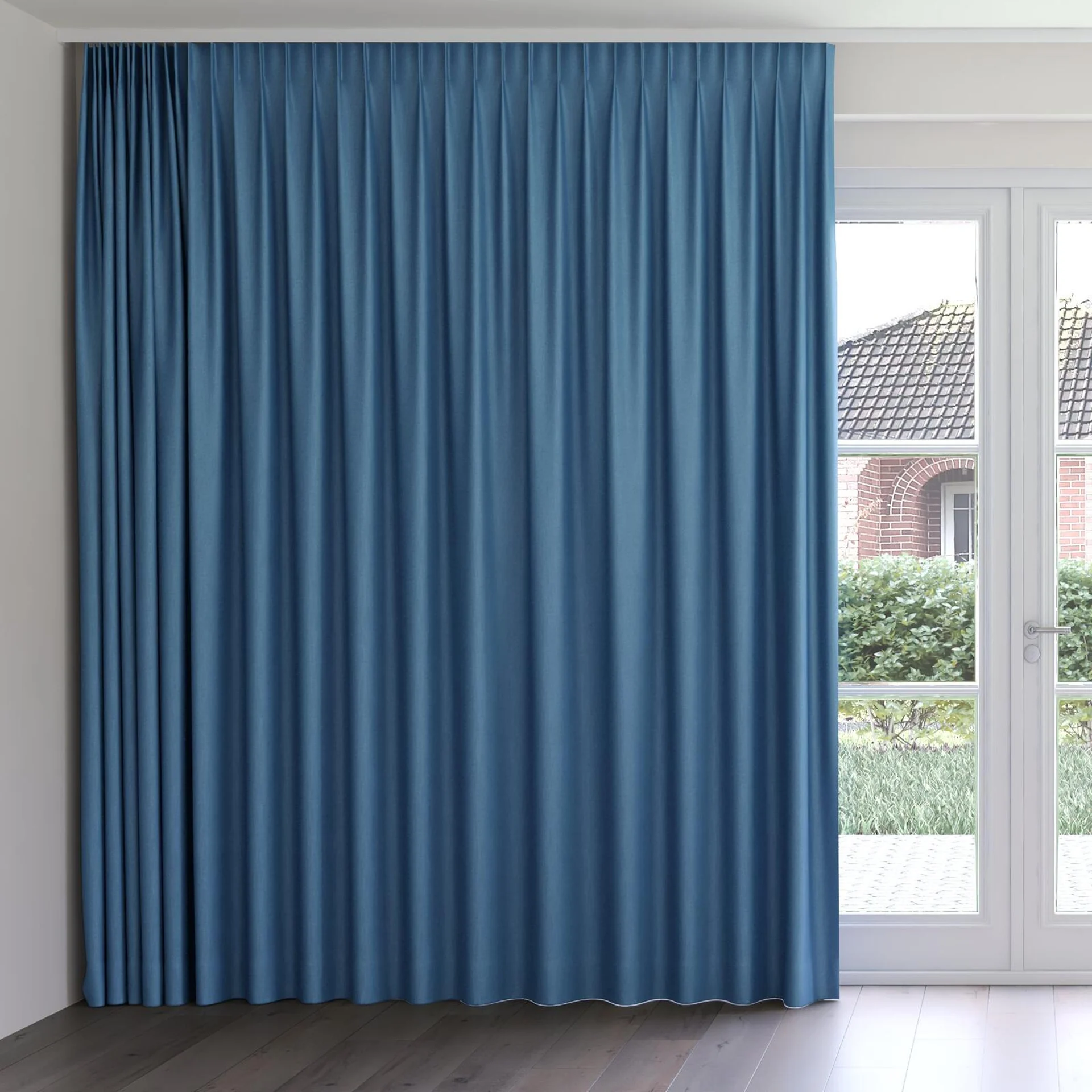 Front view of Bavaria Cadet, on curtain rail