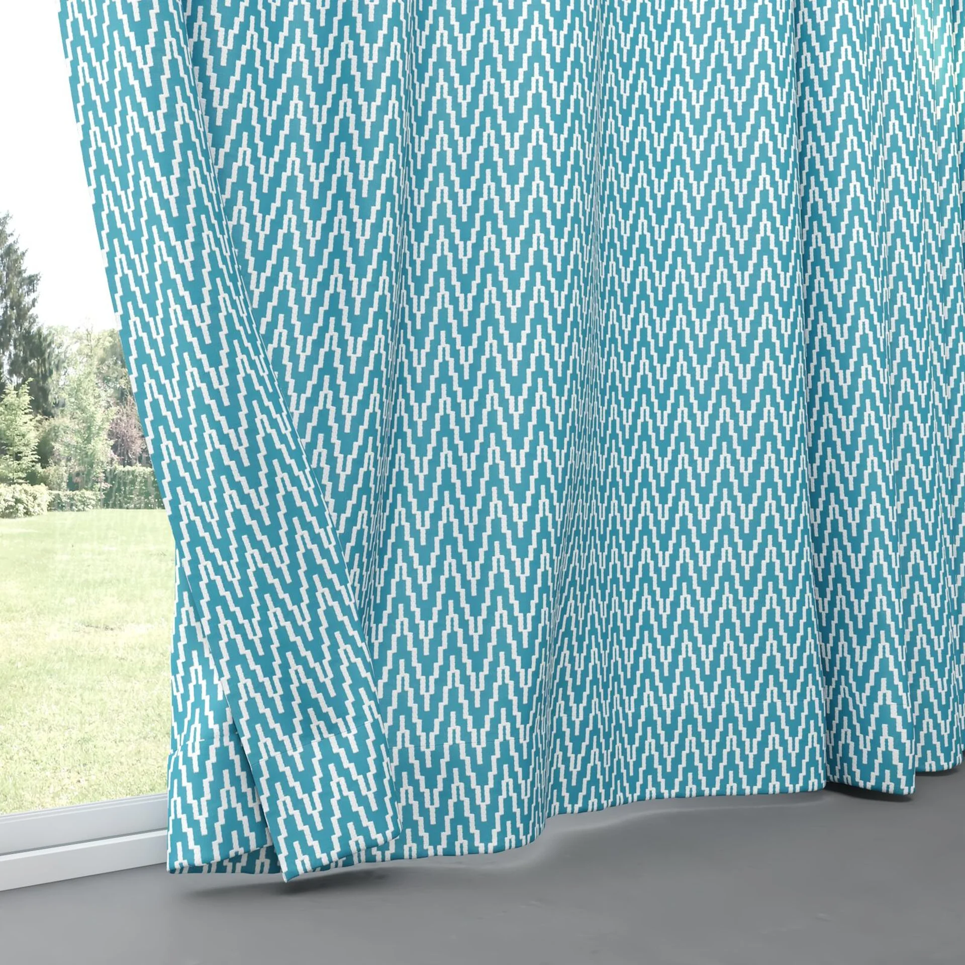 Bottom view of Running Hydro, pinch pleat