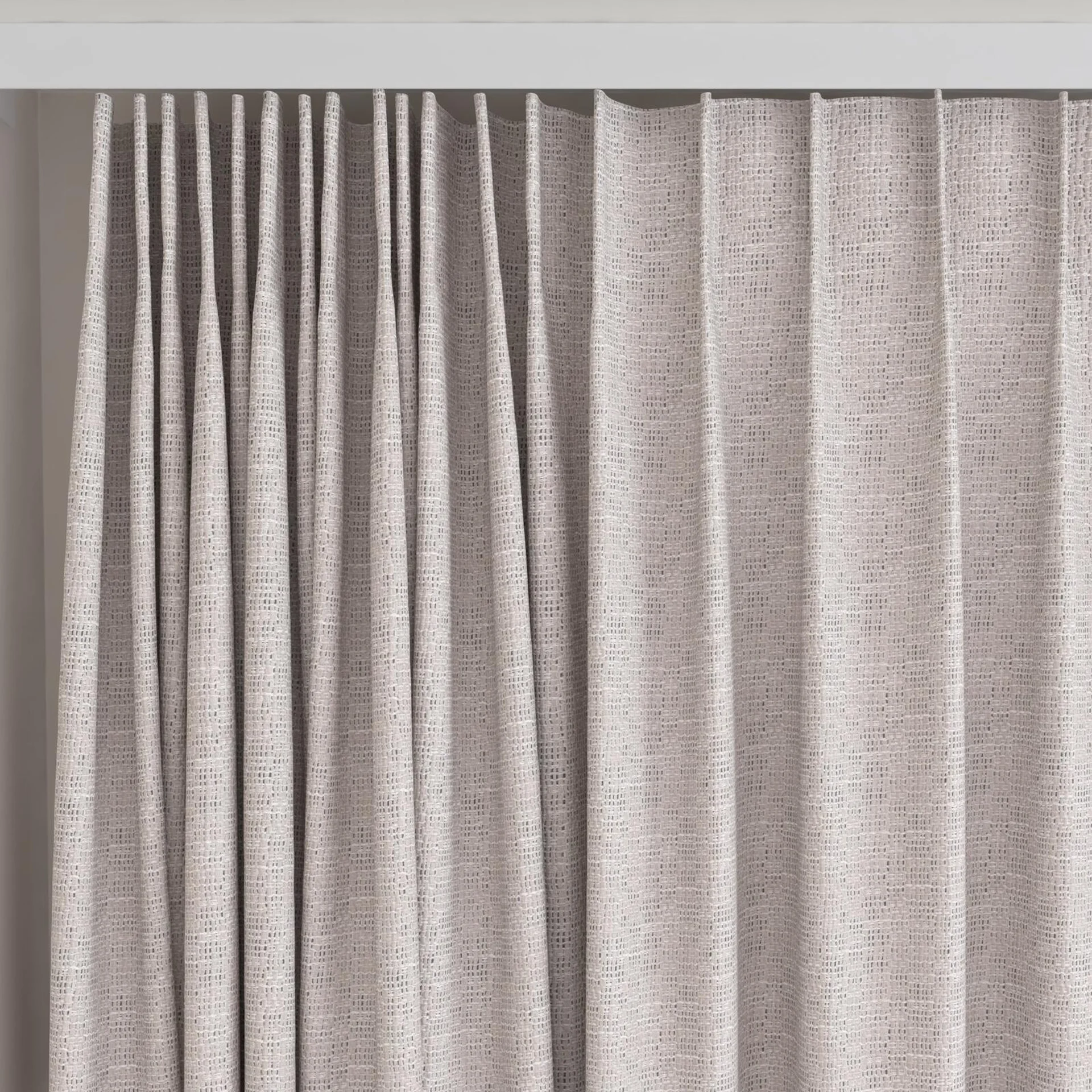 Top view of Cestino Silt, on curtain rail