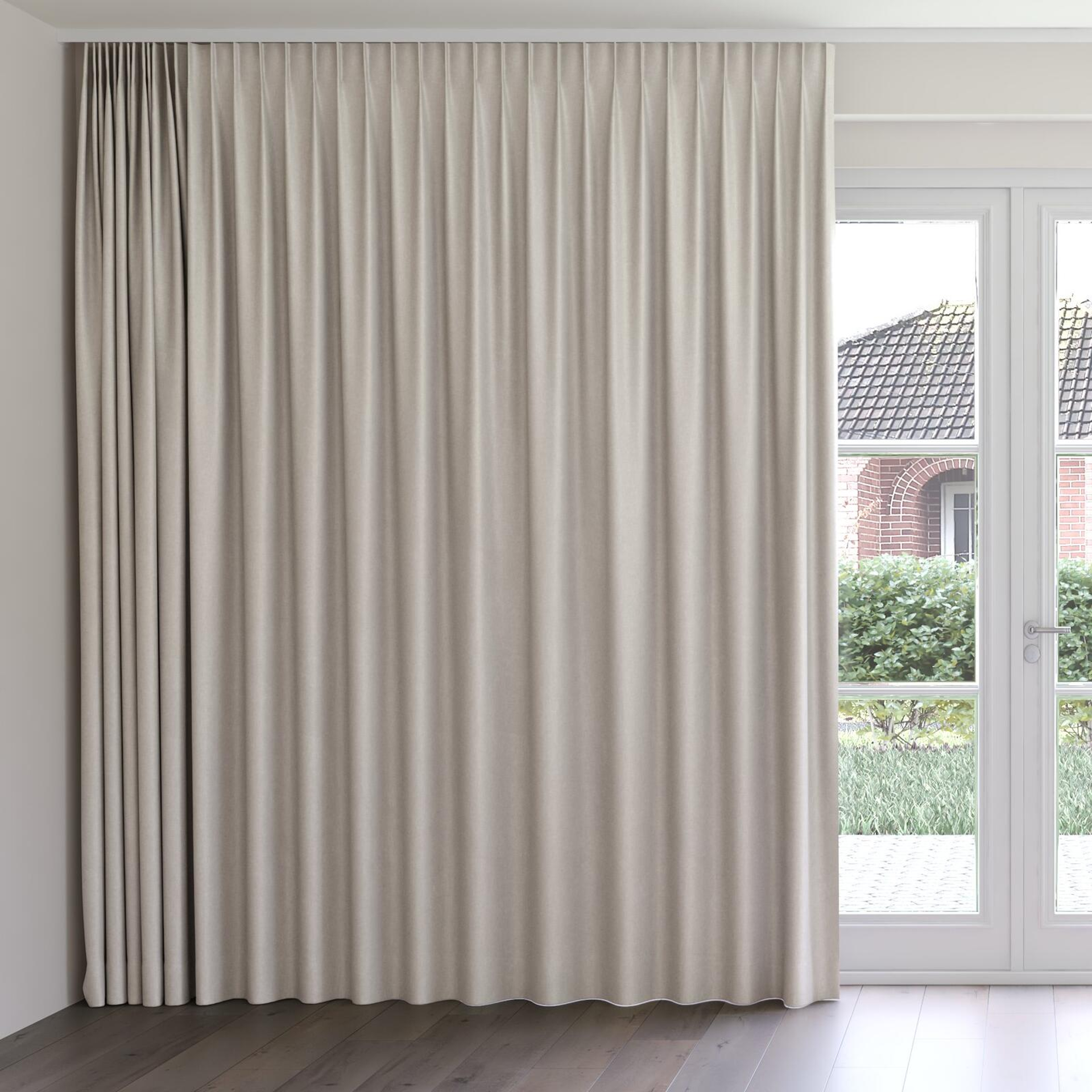 Front view of Glamour Oyster, on curtain rail