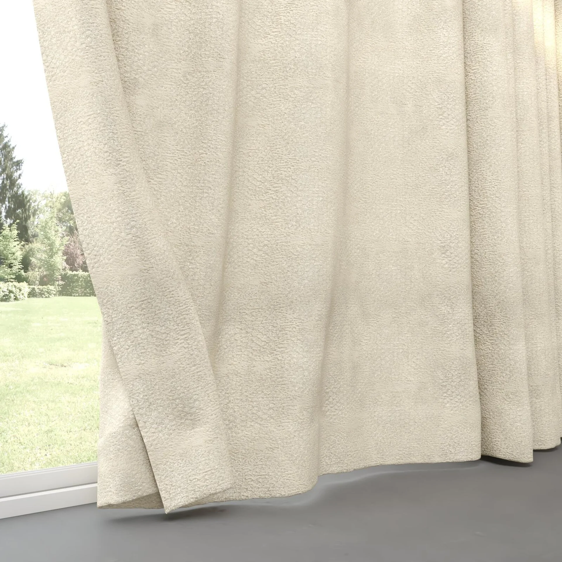 Bottom view of Gilda Pearl, pinch pleat