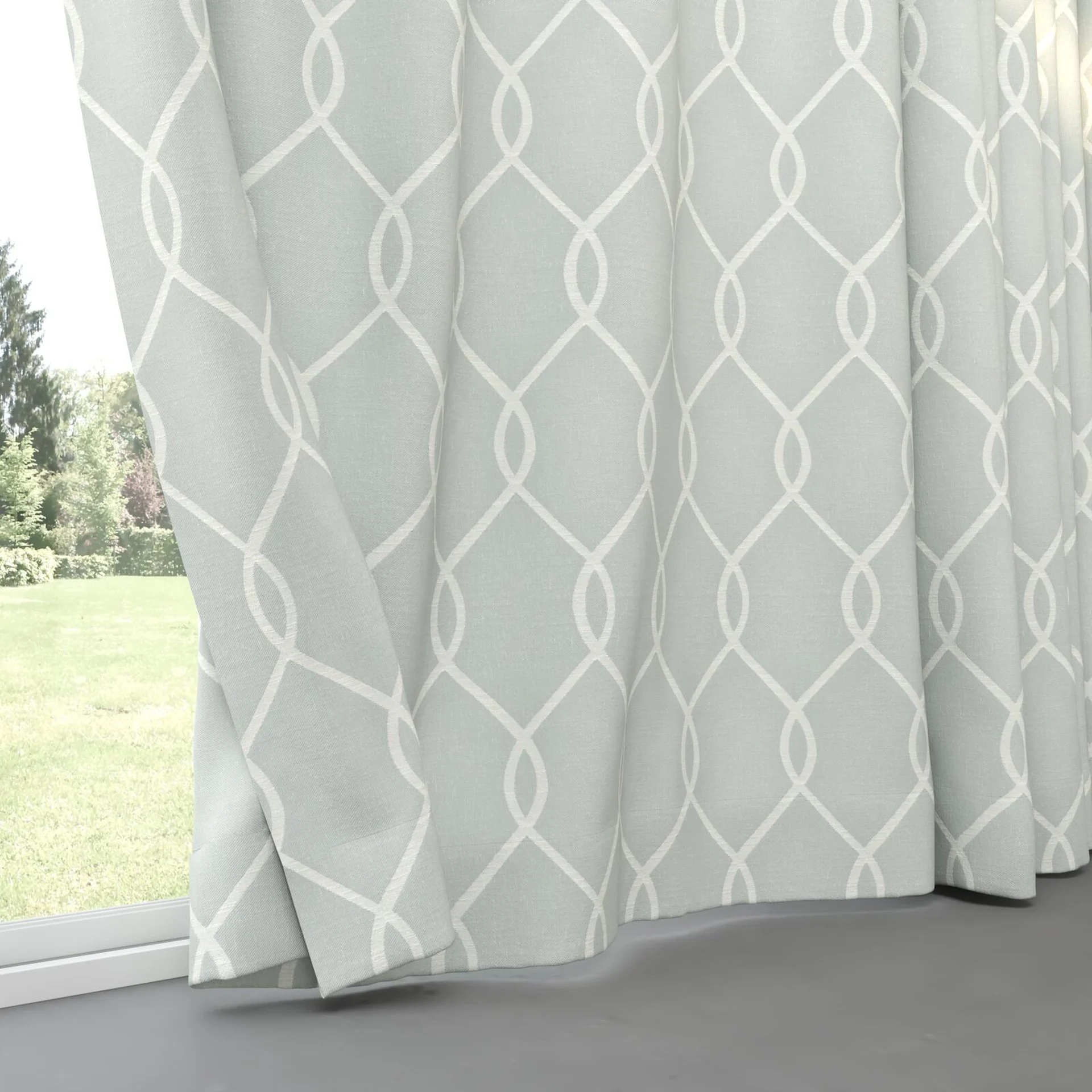 Bottom view of Latimer Crystal, pinch pleat