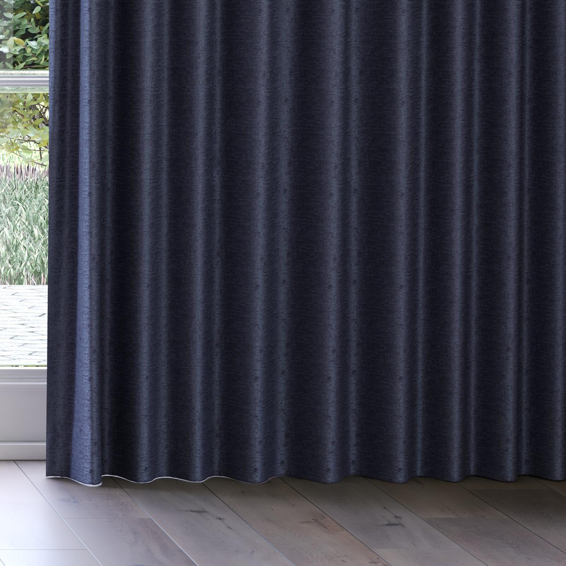 Bottom view of Monsieur Navy, on curtain rail
