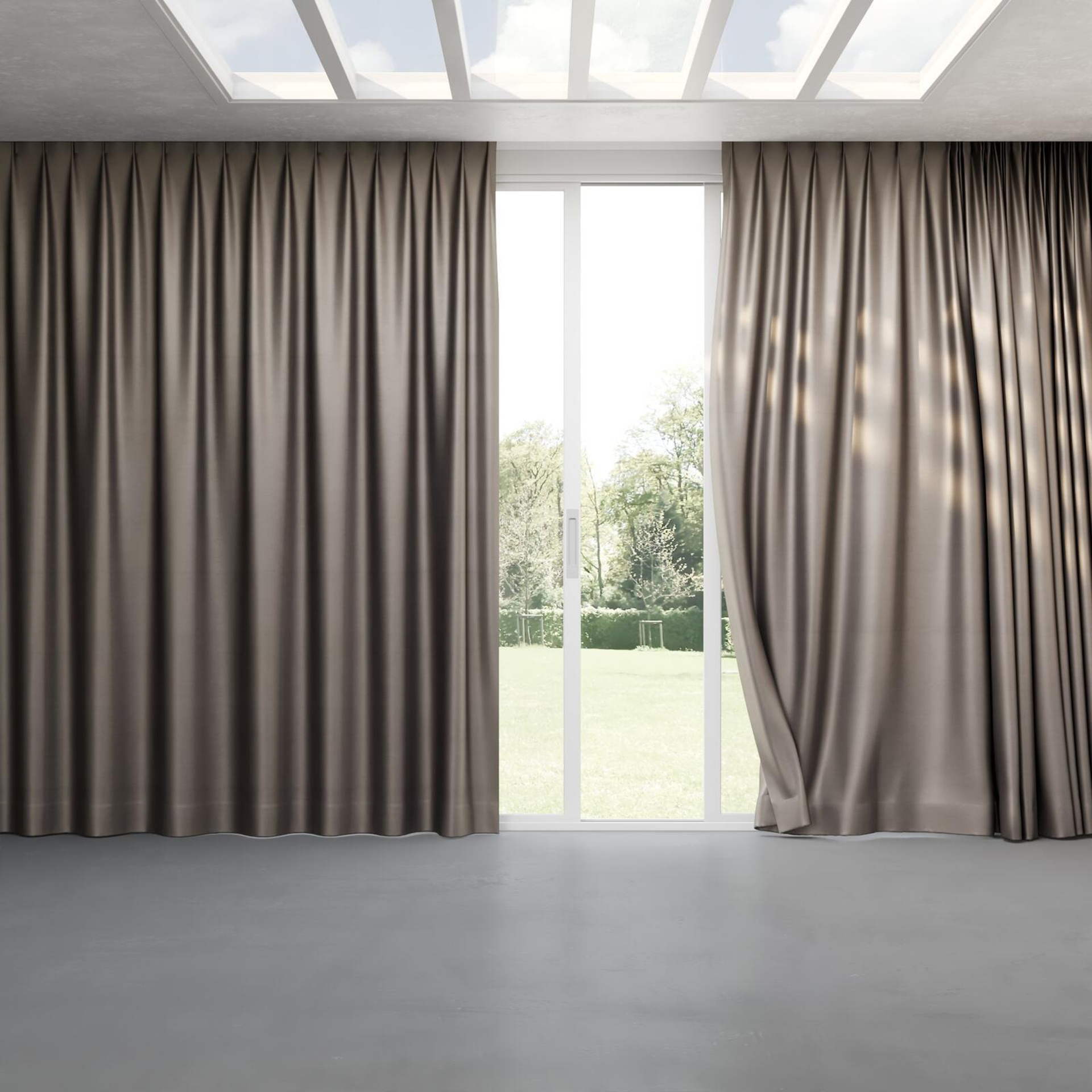Full view of Mont Blanc Seal, pinch pleat