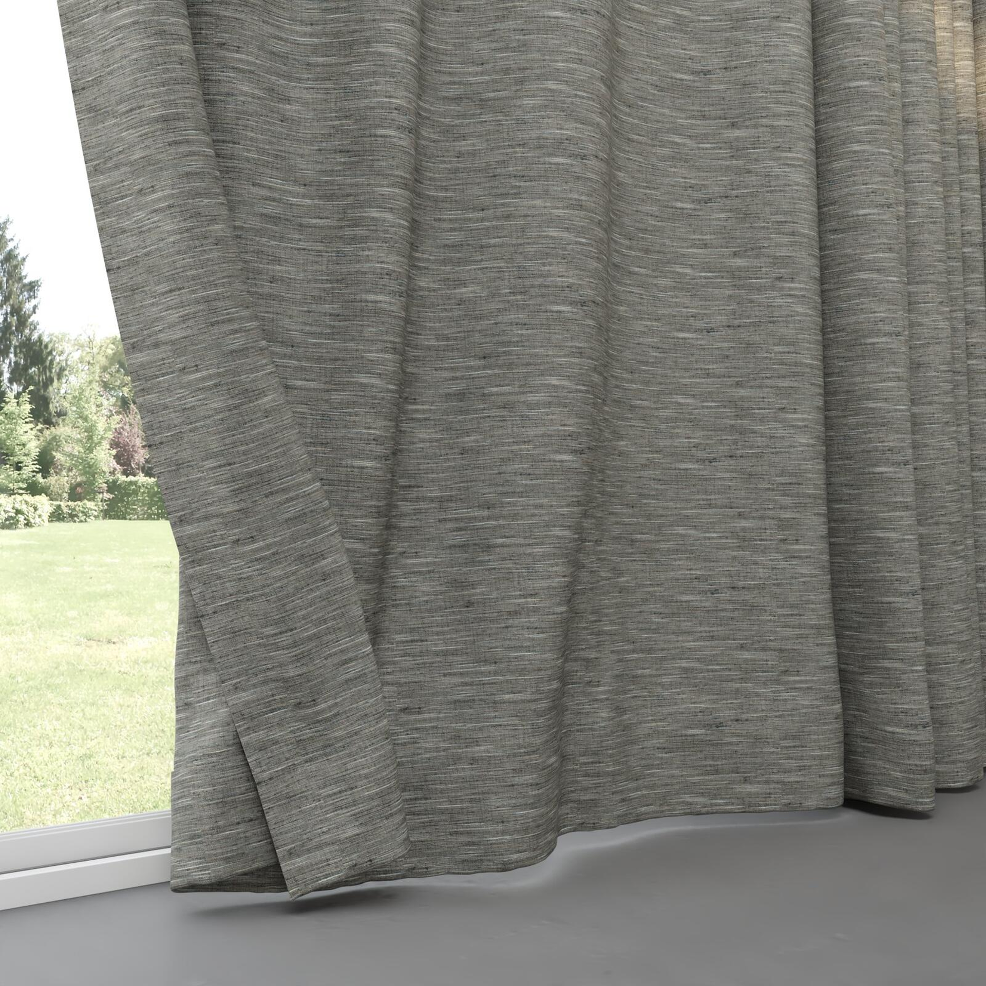 Bottom view of Venus Carbon, pinch pleat