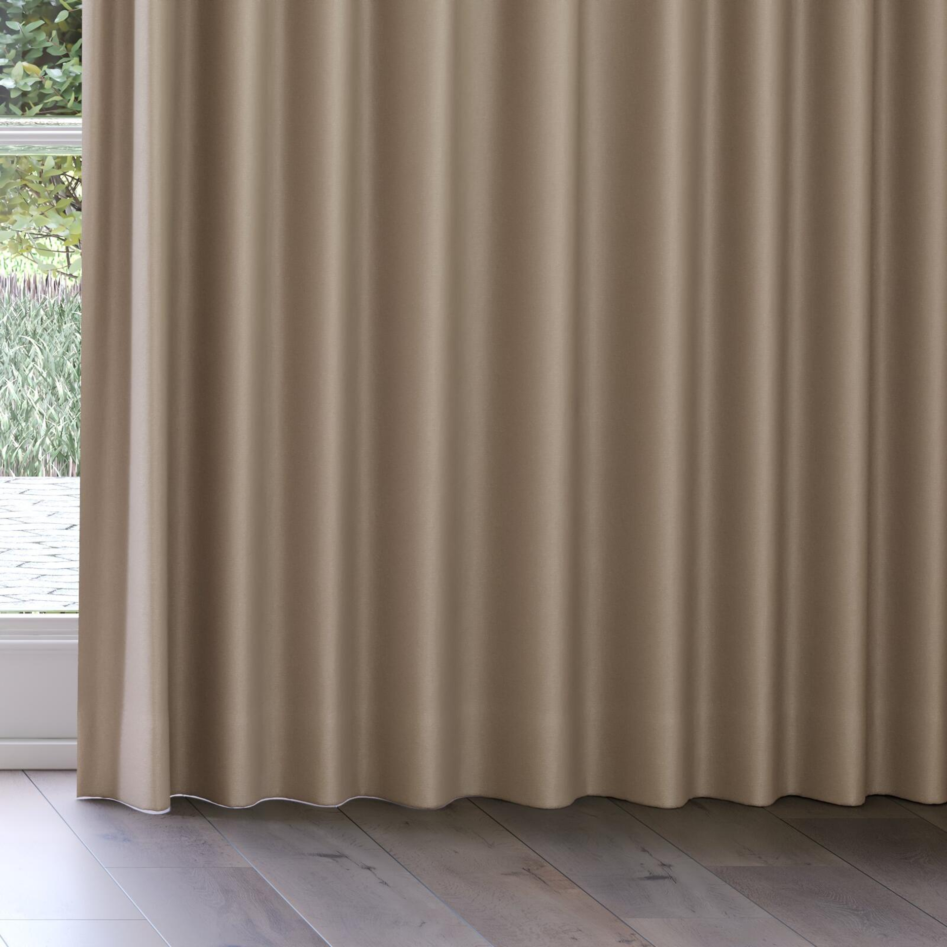 Bottom view of Brugge Camel, on curtain rail