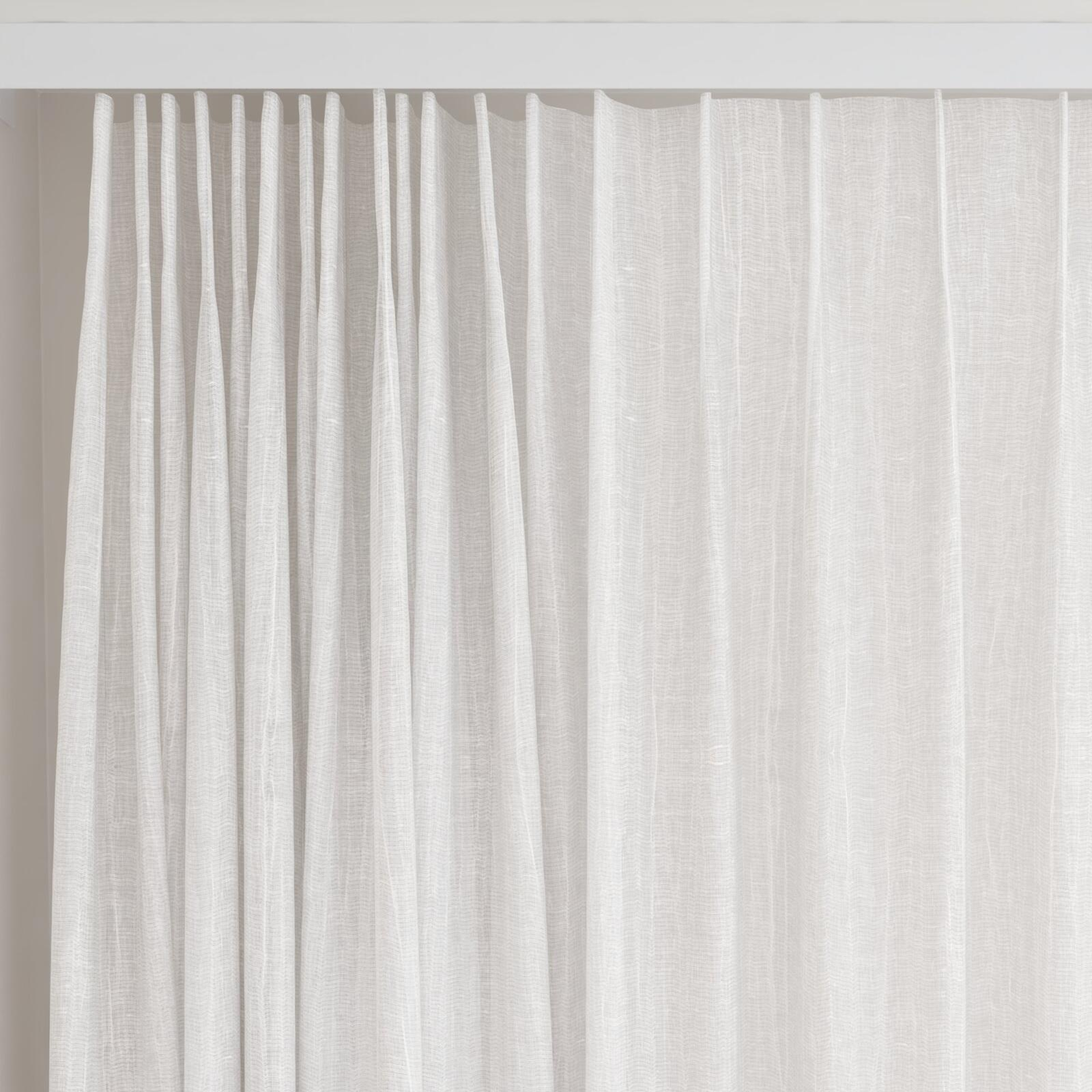 Top view of Sonata Ice, on curtain rail